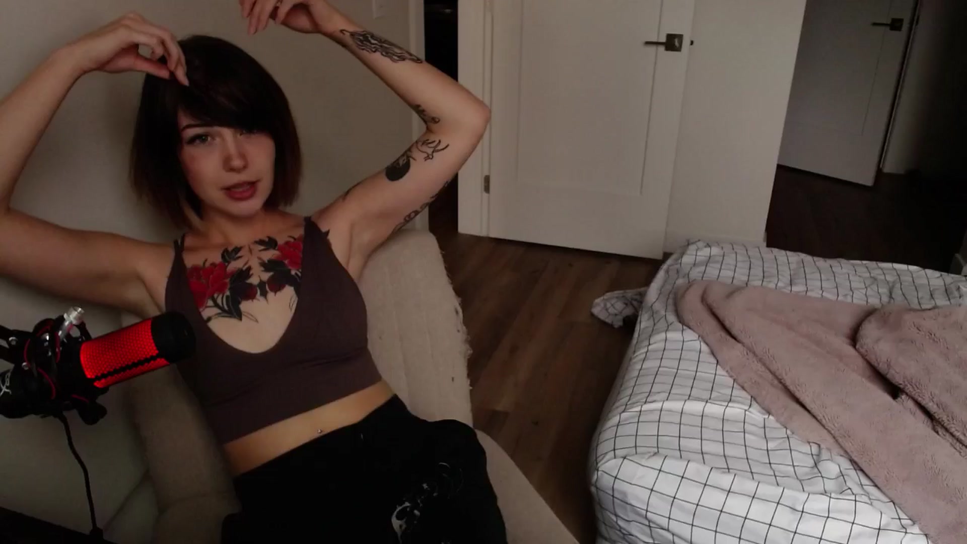 Gallery image thumbnail from cuteholly's myfreecams stream on, 05/19/2024, 23:12 image 13 of 20