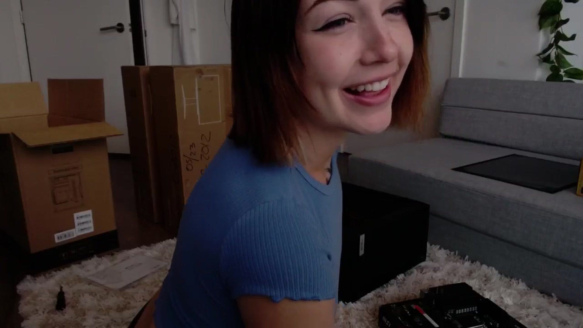 Gallery image thumbnail from cuteholly's myfreecams stream on, 05/28/2024, 20:46 image 10 of 20