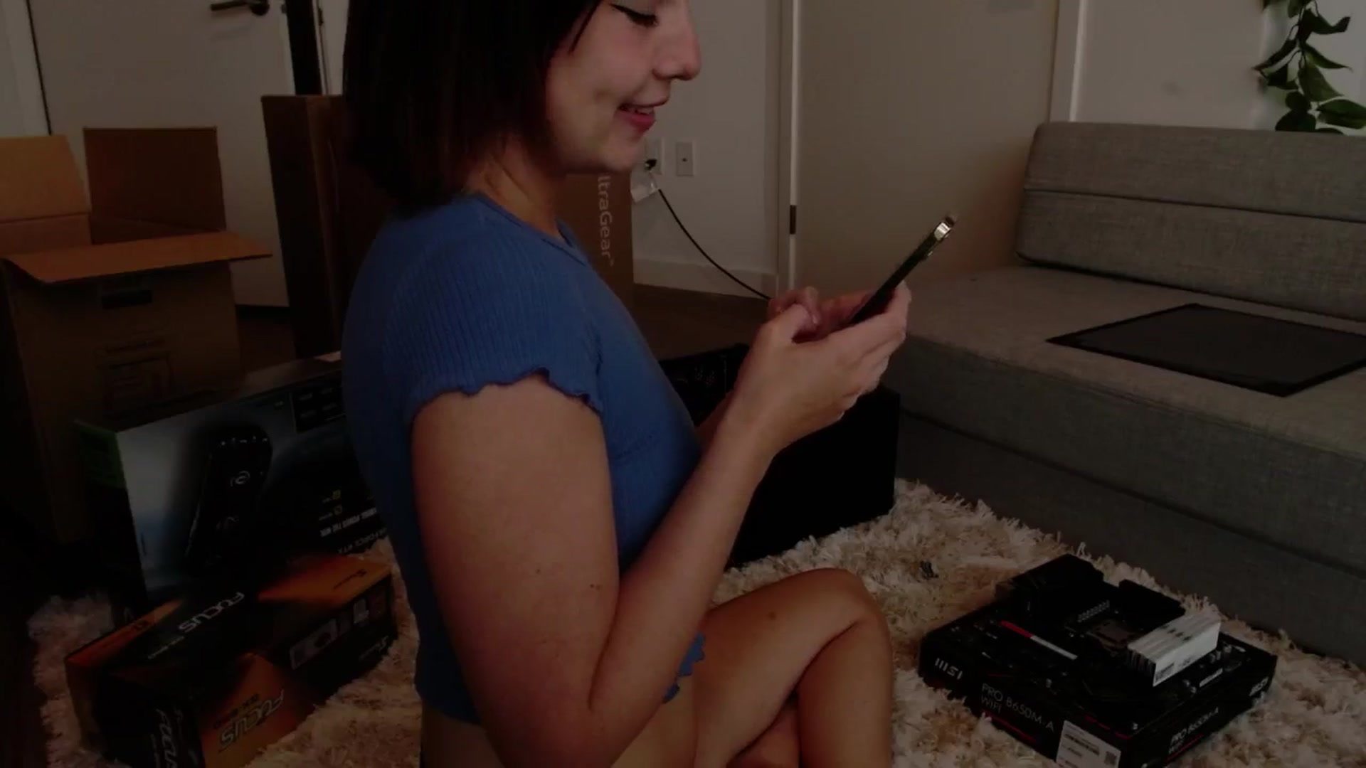 Gallery image thumbnail from cuteholly's myfreecams stream on, 05/28/2024, 21:32 image 17 of 20
