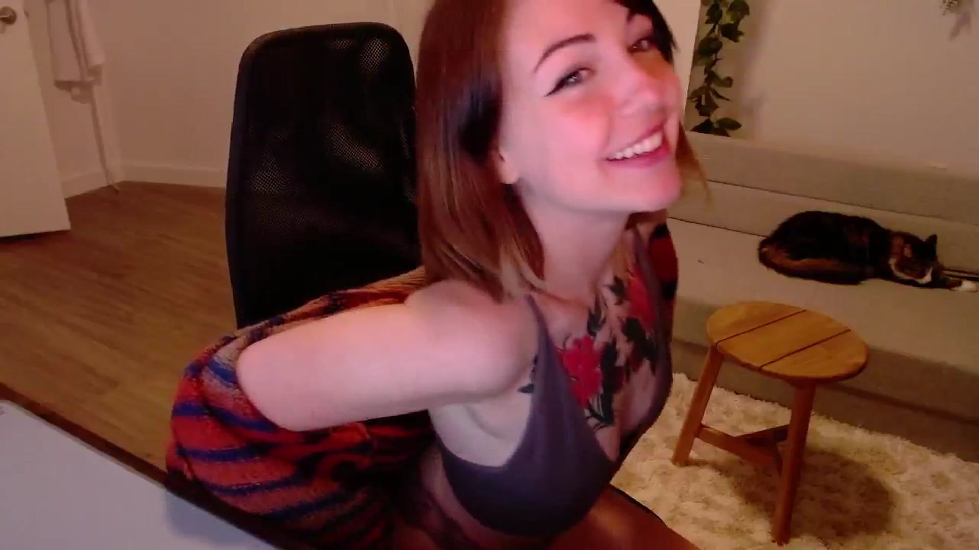 Gallery image thumbnail from cuteholly's myfreecams stream on, 06/20/2024, 01:58 image 15 of 20
