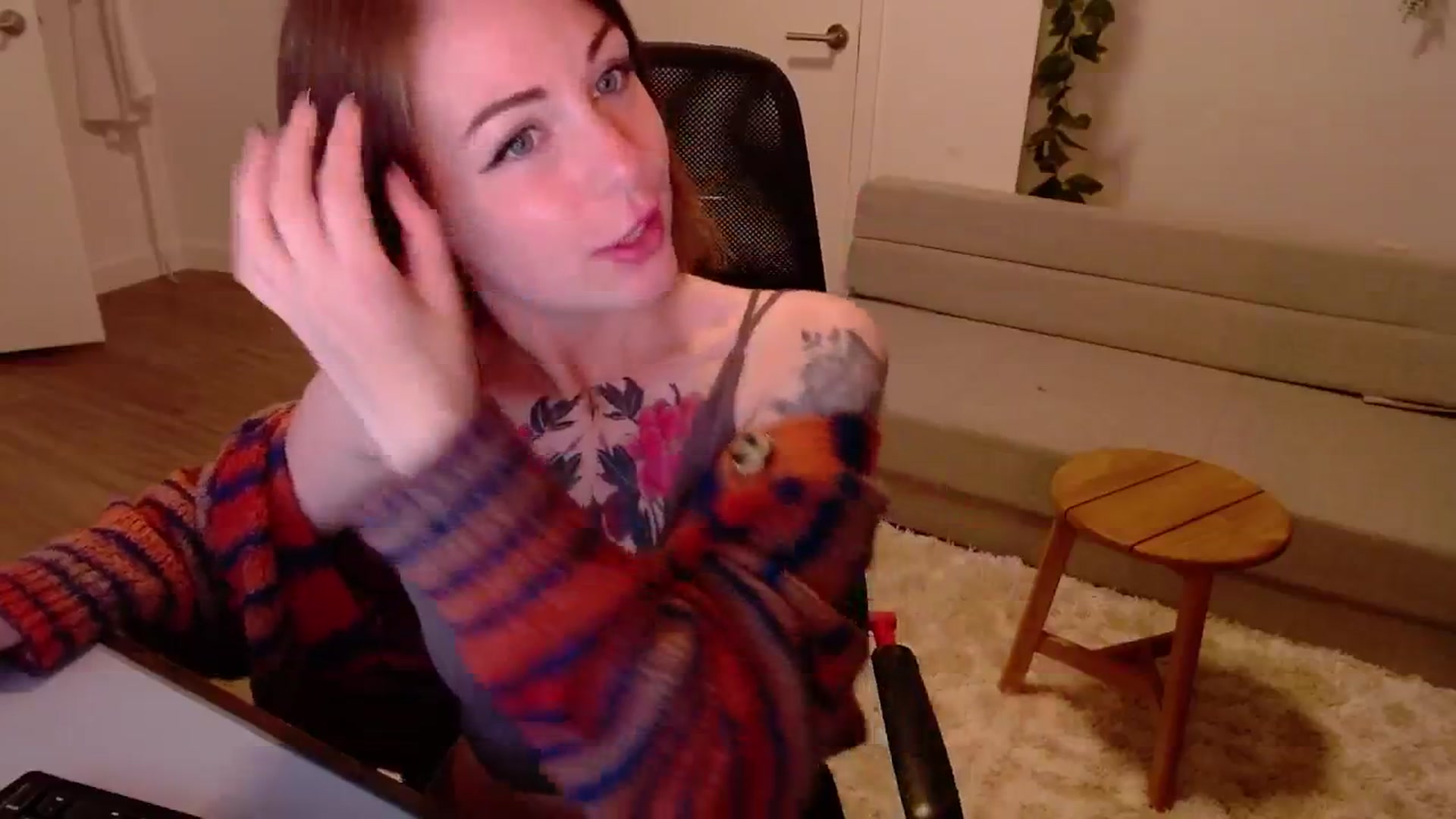 Gallery image thumbnail from cuteholly's myfreecams stream on, 06/20/2024, 01:58 image 12 of 20