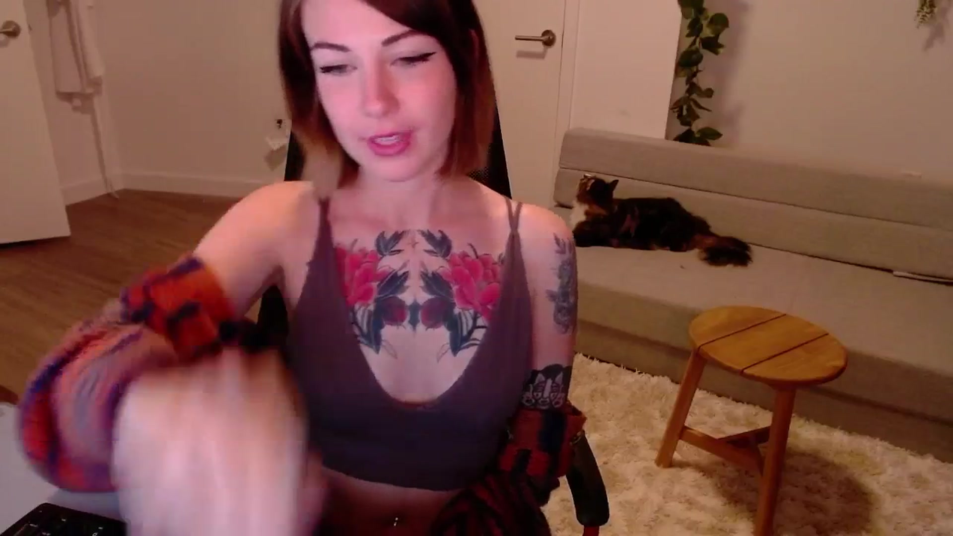 Gallery image thumbnail from cuteholly's myfreecams stream on, 06/20/2024, 01:58 image 8 of 20