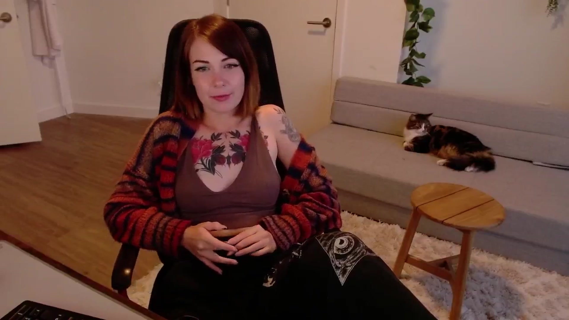 Gallery image thumbnail from cuteholly's myfreecams stream on, 06/20/2024, 01:58 image 5 of 20