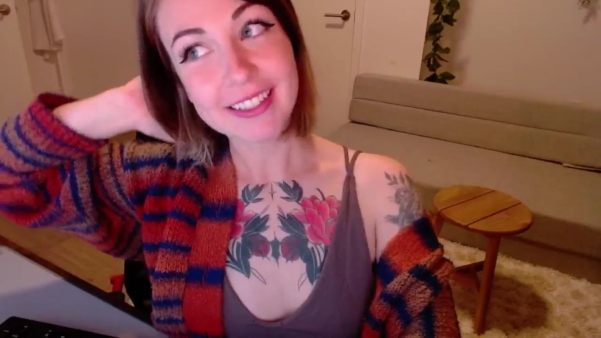 Gallery image thumbnail from cuteholly's myfreecams stream on, 06/20/2024, 01:58 image 11 of 20