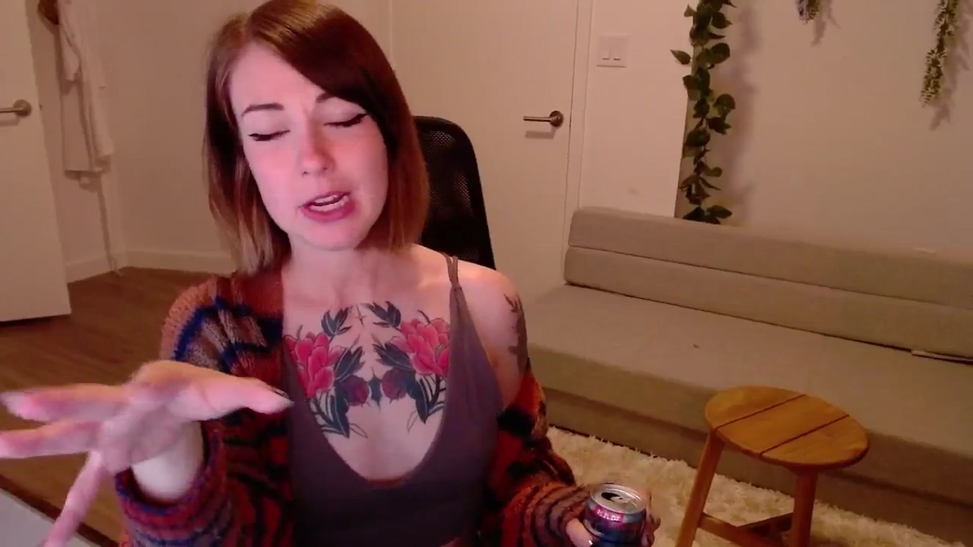 Gallery image thumbnail from cuteholly's myfreecams stream on, 06/20/2024, 01:58 image 9 of 20