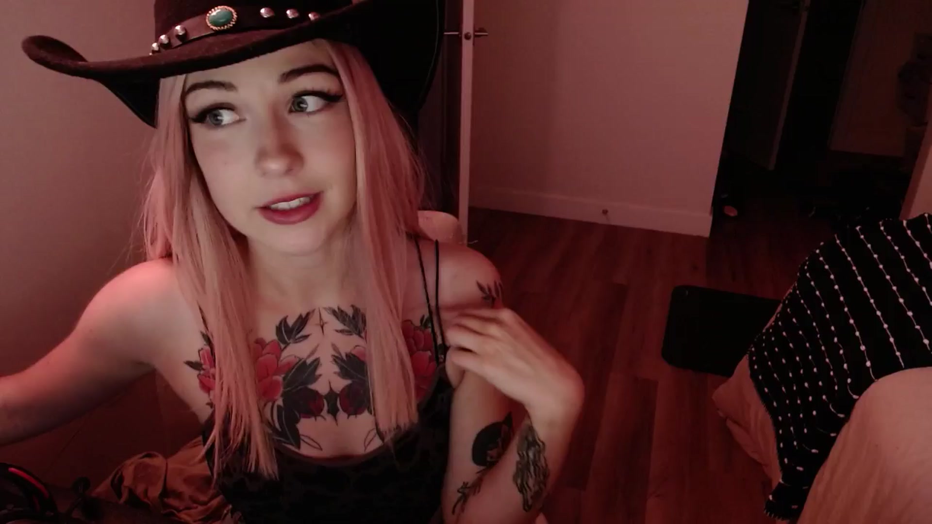 Gallery image thumbnail from cuteholly's myfreecams stream on, 07/08/2024, 06:27 image 1 of 20