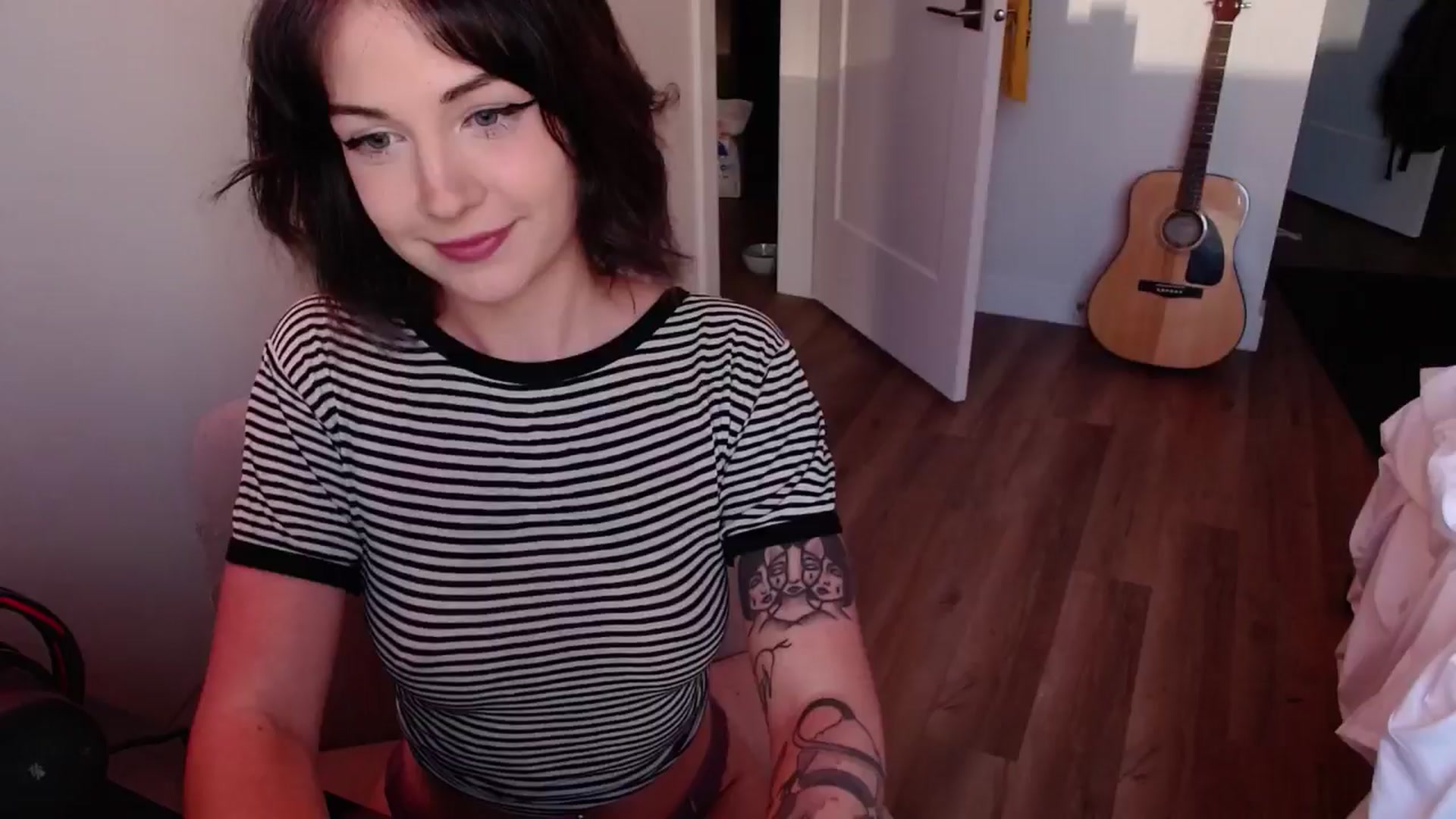Gallery image thumbnail from cuteholly's myfreecams stream on, 07/18/2024, 03:22 image 10 of 20