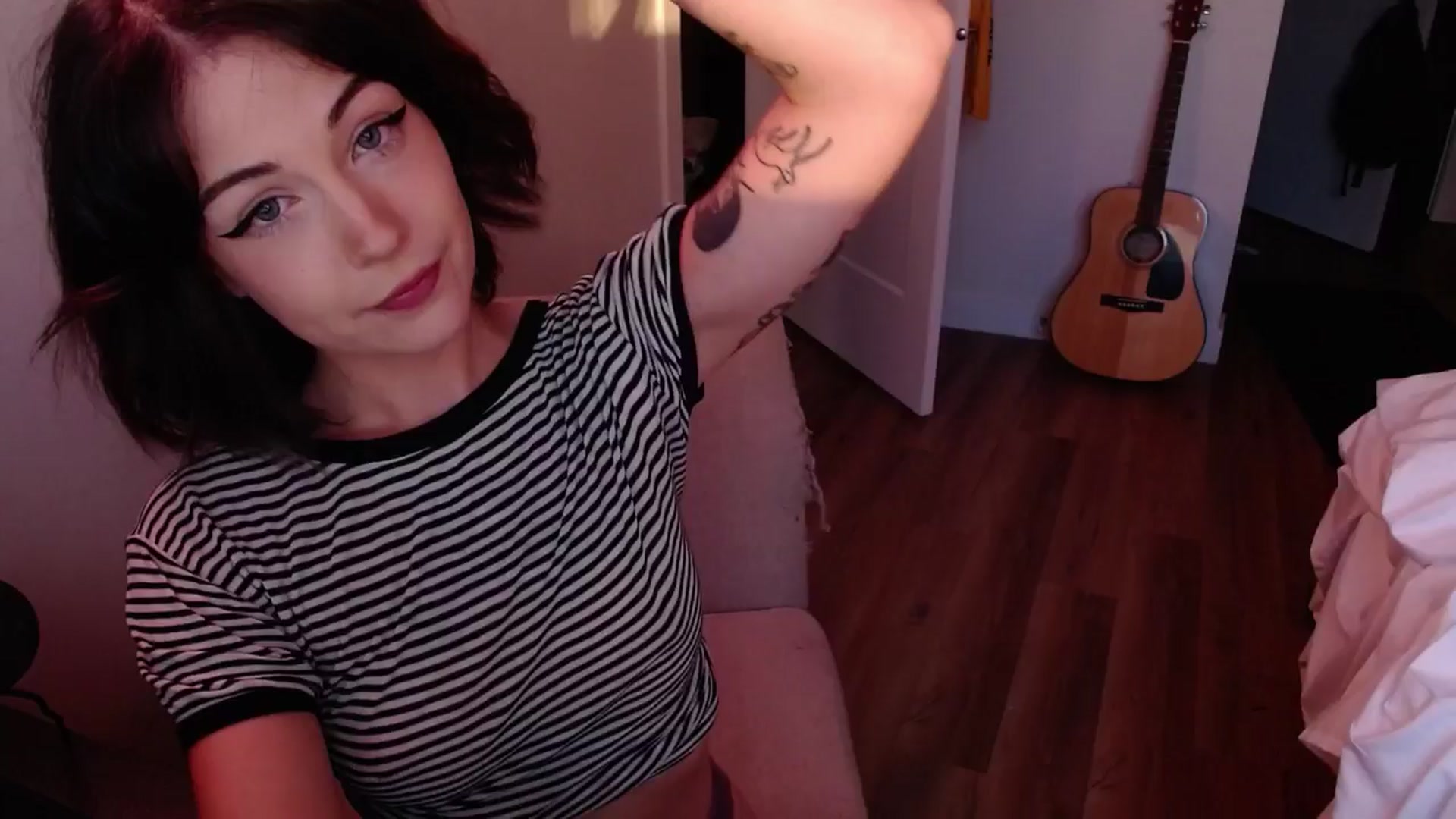 Gallery image thumbnail from cuteholly's myfreecams stream on, 07/18/2024, 03:22 image 20 of 20