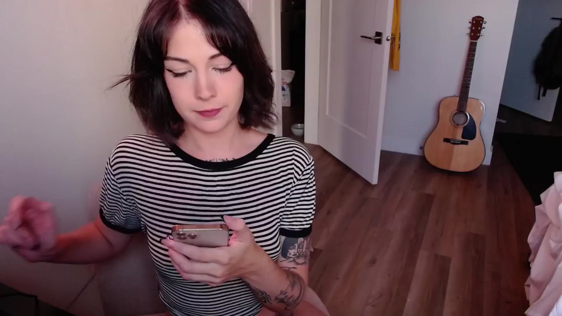 Gallery image thumbnail from cuteholly's myfreecams stream on, 07/18/2024, 03:22 image 1 of 20