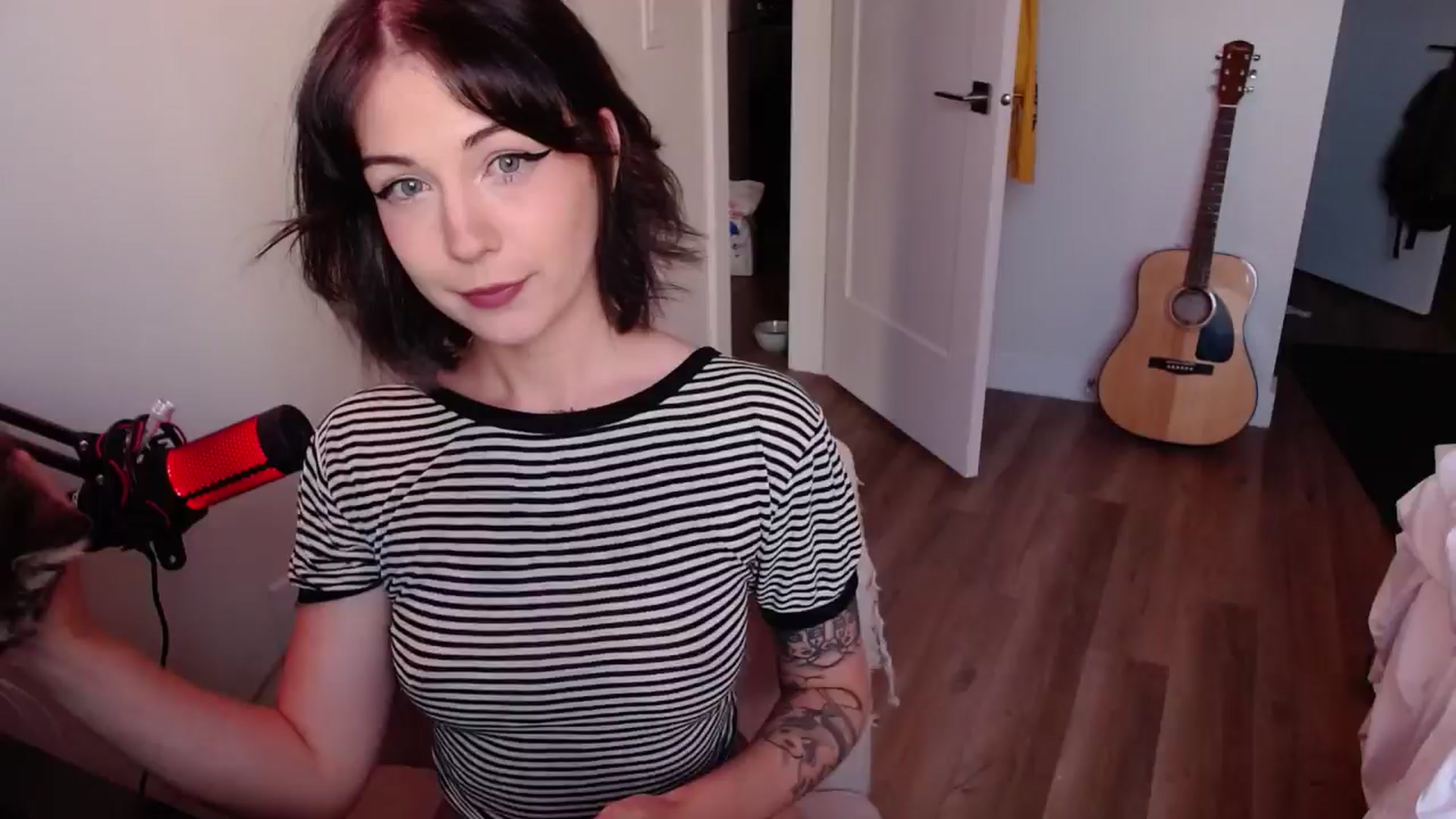Gallery image thumbnail from cuteholly's myfreecams stream on, 07/18/2024, 03:22 image 2 of 20