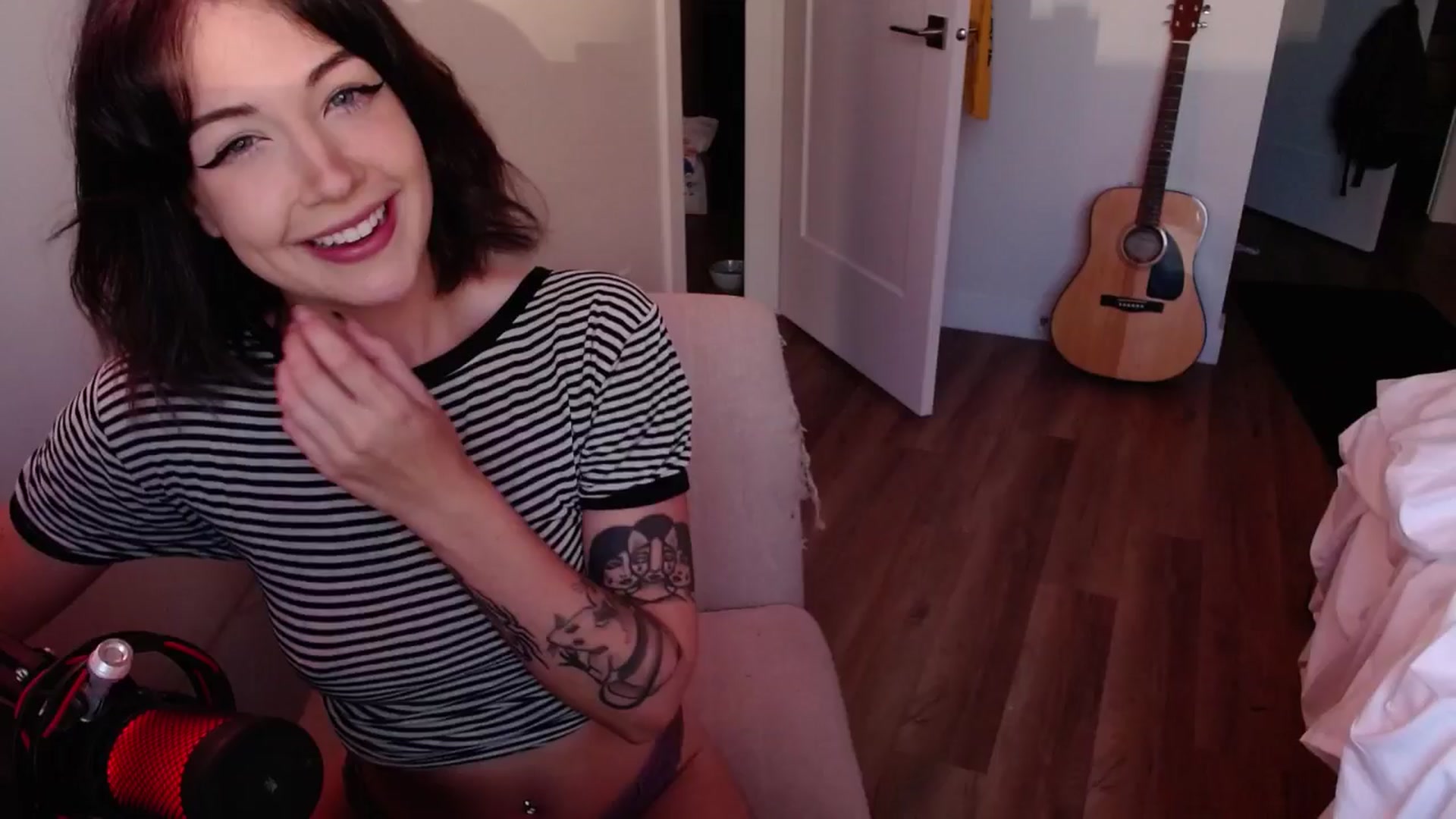 Gallery image thumbnail from cuteholly's myfreecams stream on, 07/18/2024, 03:22 image 13 of 20