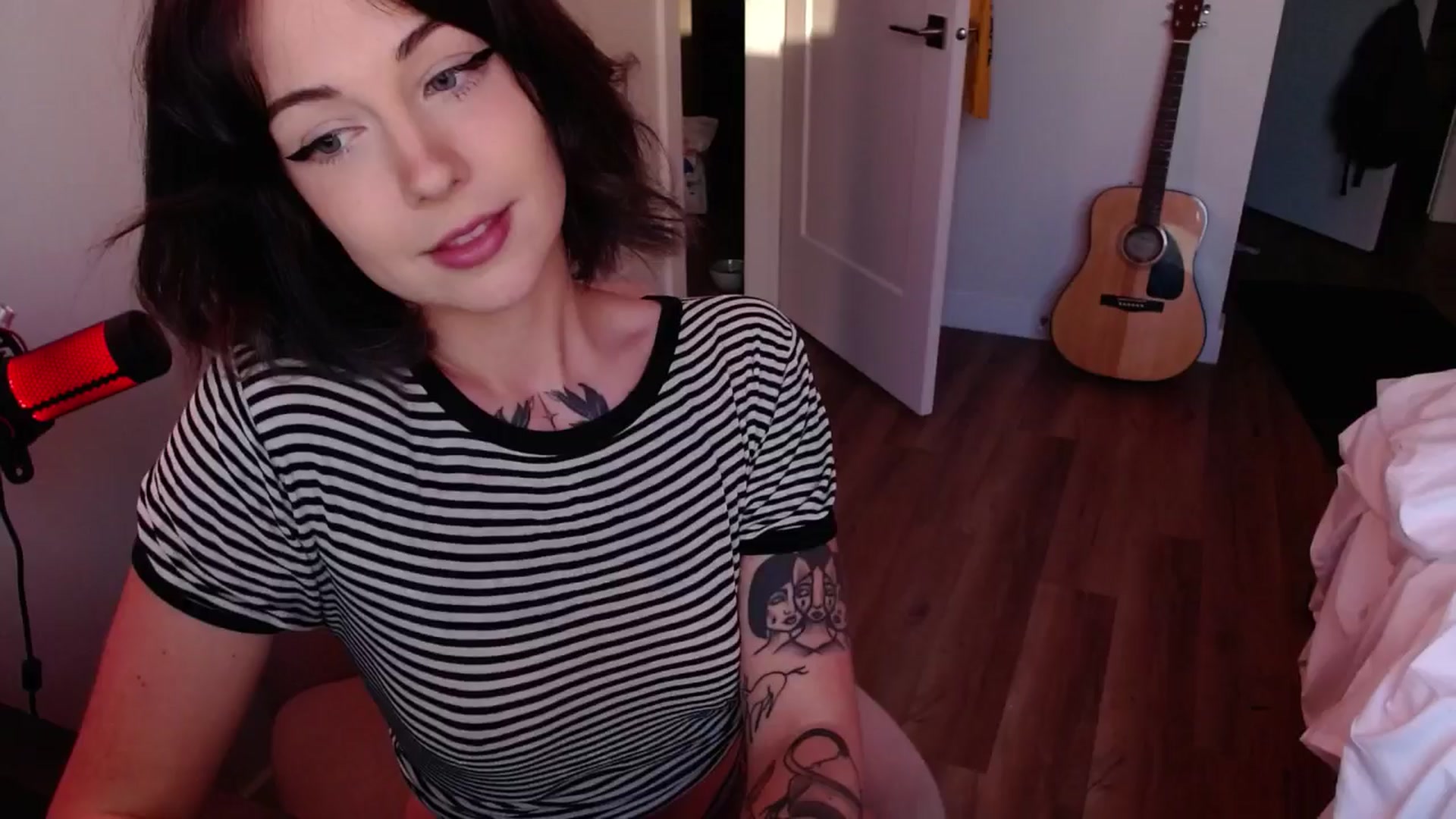 Gallery image thumbnail from cuteholly's myfreecams stream on, 07/18/2024, 03:22 image 15 of 20