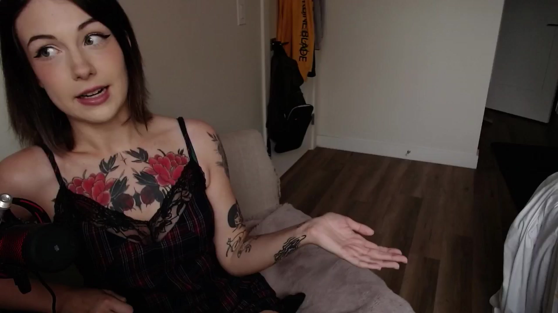 Gallery image thumbnail from cuteholly's myfreecams stream on, 07/30/2024, 24:03 image 5 of 20
