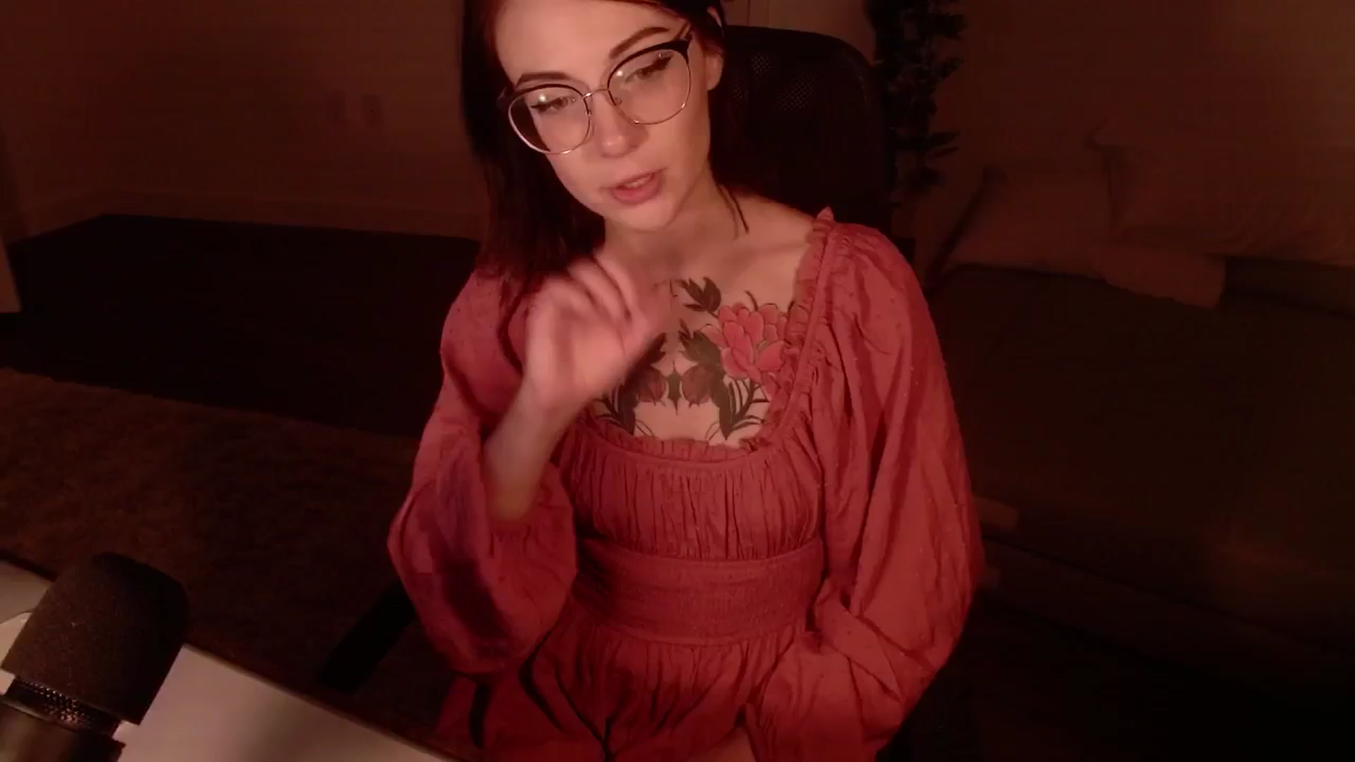 Gallery image thumbnail from cuteholly's myfreecams stream on, 10/02/2024, 01:59 image 15 of 20