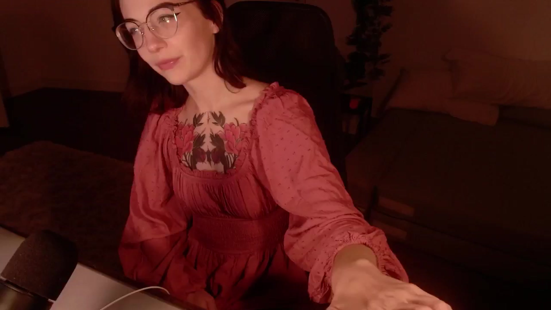 Gallery image thumbnail from cuteholly's myfreecams stream on, 10/02/2024, 01:59 image 1 of 20