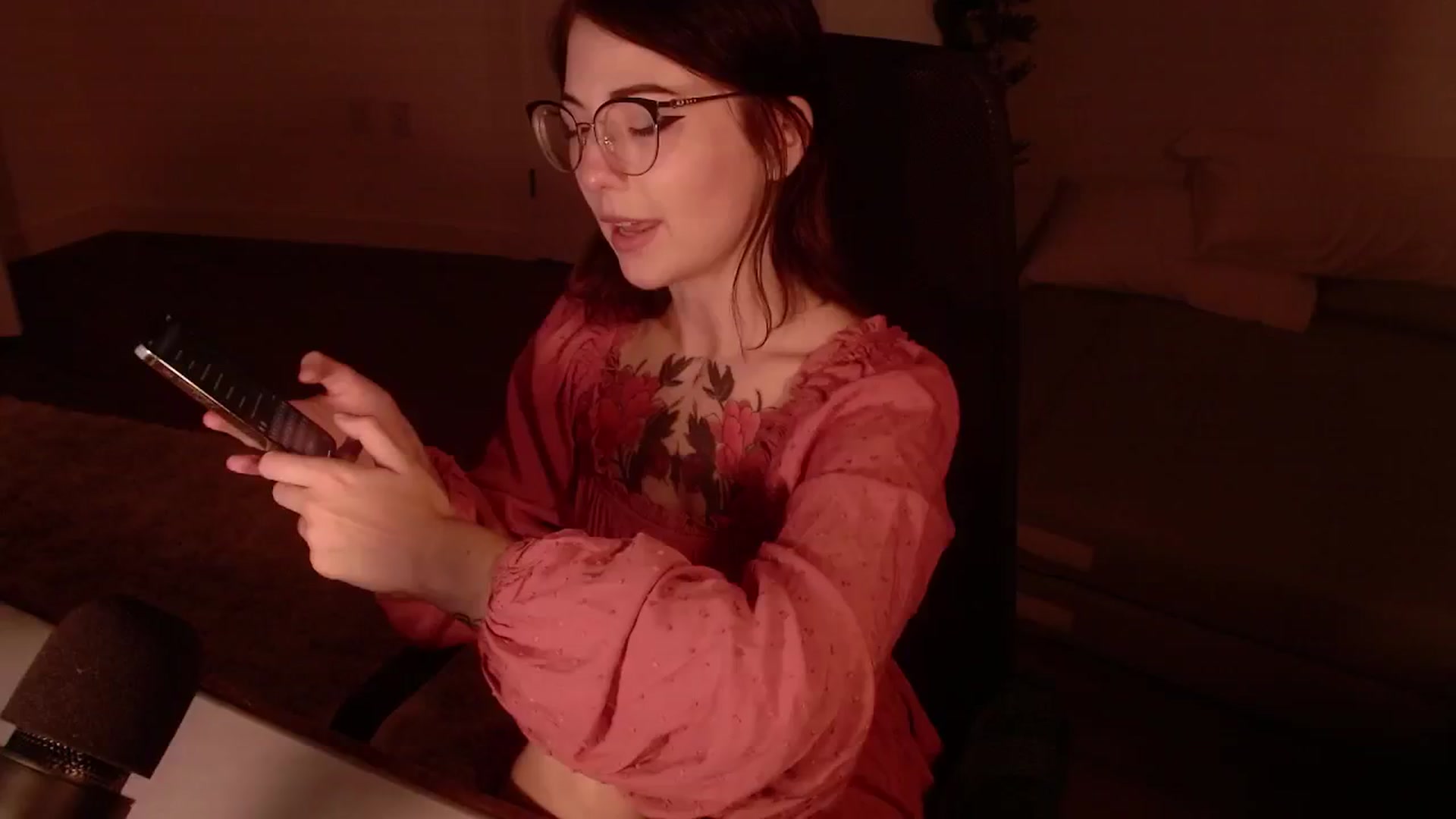 Gallery image thumbnail from cuteholly's myfreecams stream on, 10/02/2024, 01:59 image 17 of 20