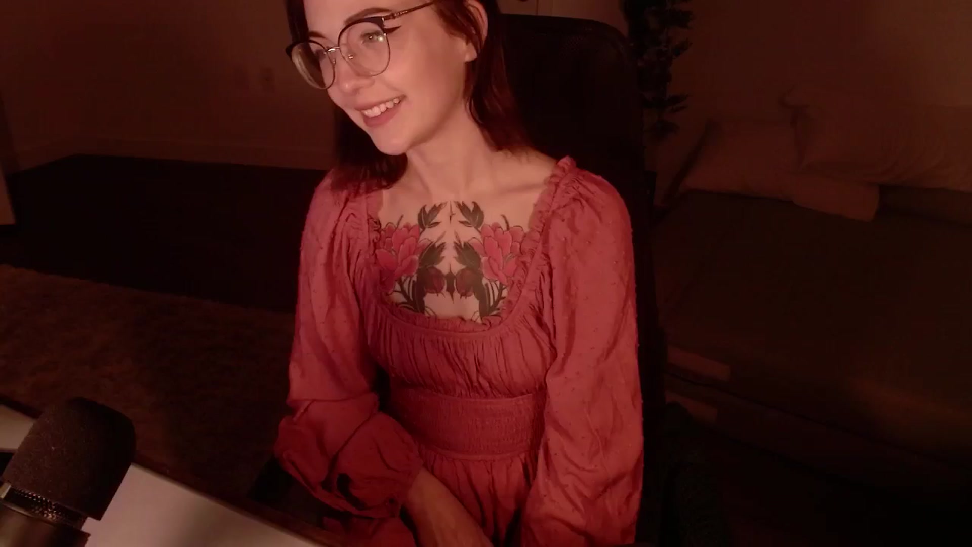 Gallery image thumbnail from cuteholly's myfreecams stream on, 10/02/2024, 01:59 image 9 of 20