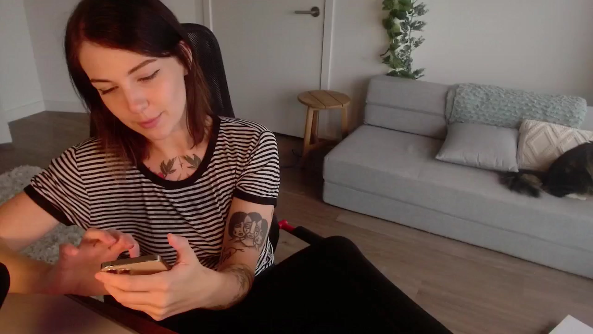 Gallery image thumbnail from cuteholly's myfreecams stream on, 10/09/2024, 20:39 image 2 of 20
