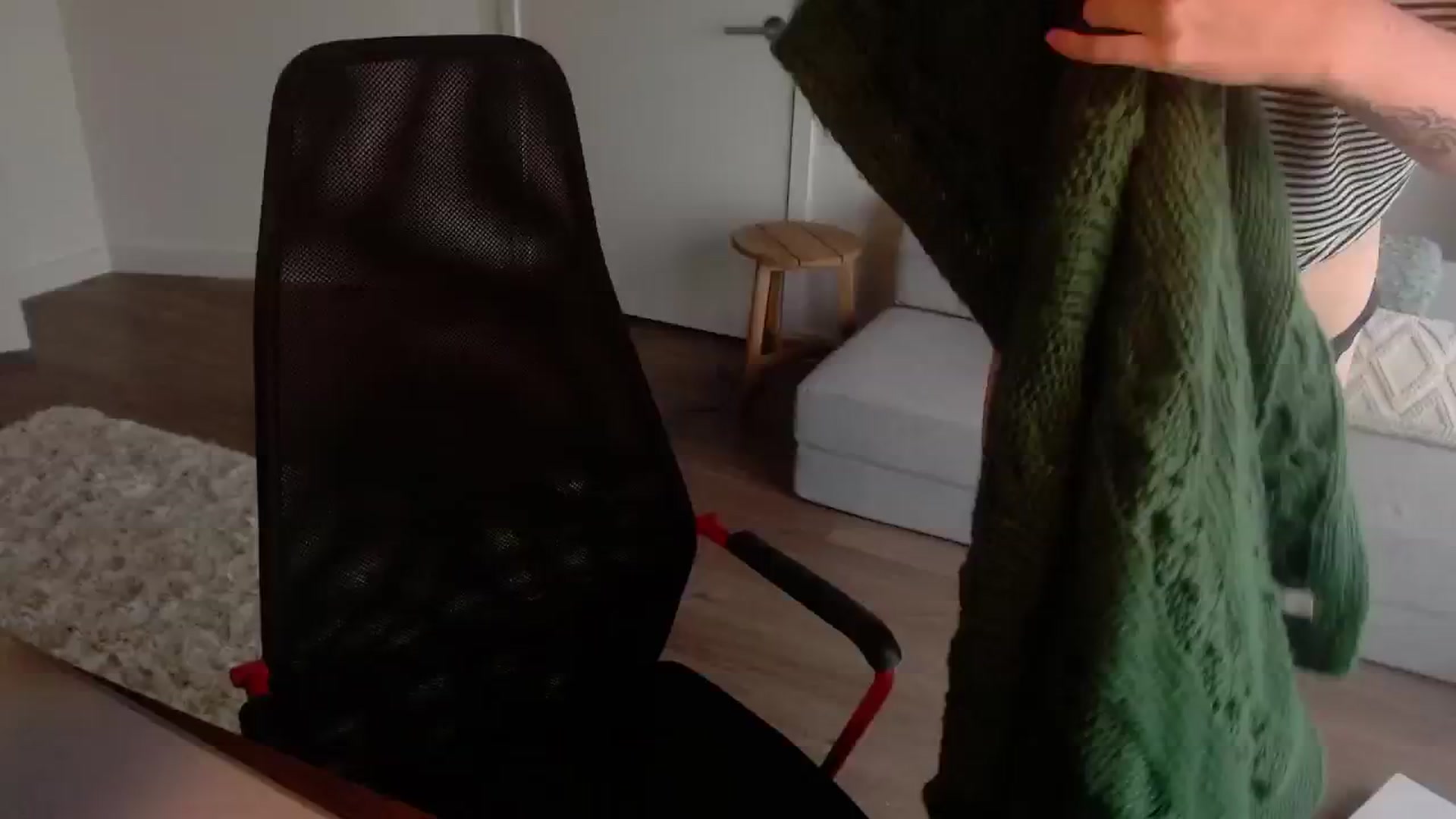 Gallery image thumbnail from cuteholly's myfreecams stream on, 10/09/2024, 20:39 image 3 of 20
