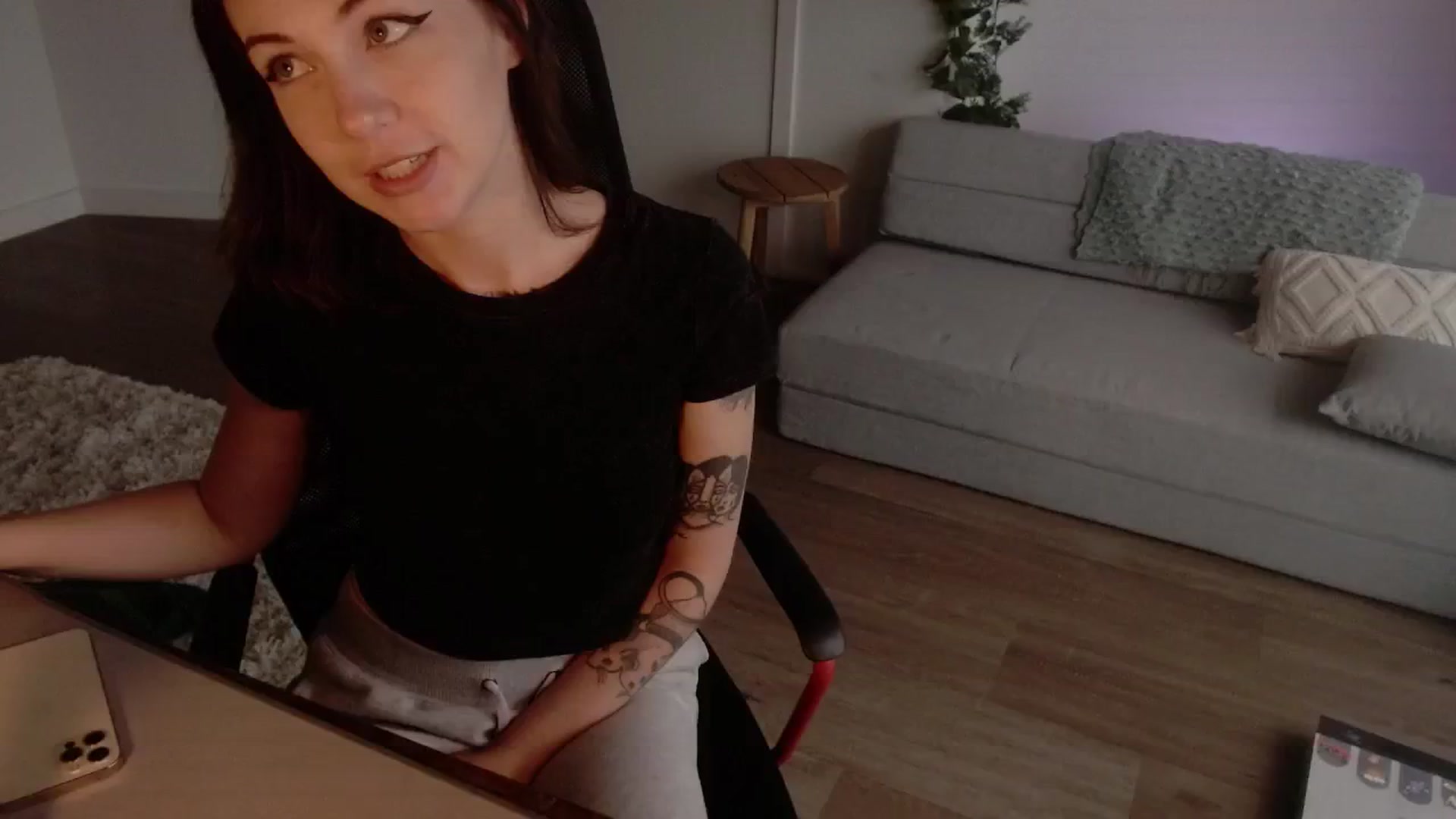 Gallery image thumbnail from cuteholly's myfreecams stream on, 10/12/2024, 20:10 image 16 of 20