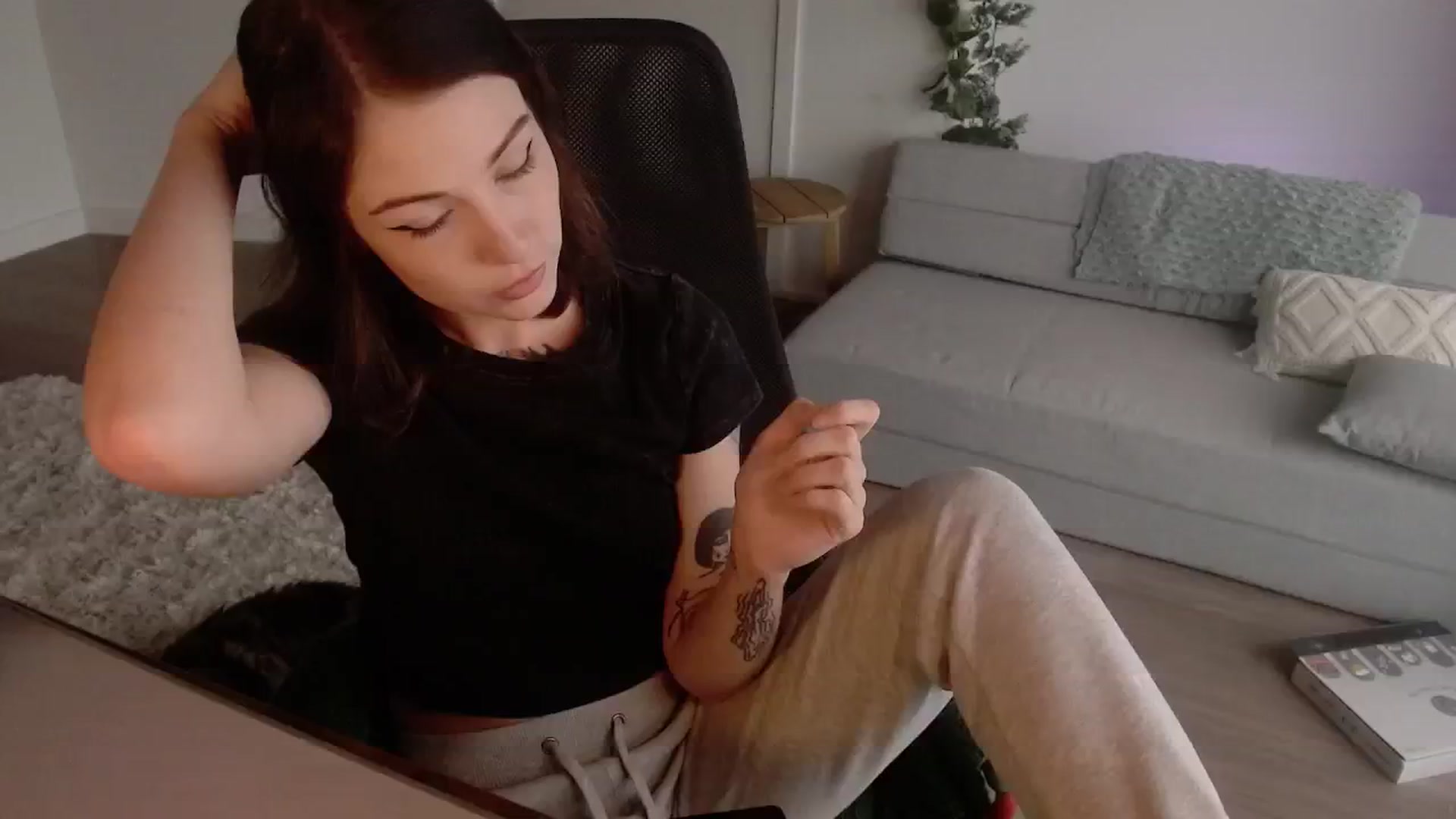Gallery image thumbnail from cuteholly's myfreecams stream on, 10/12/2024, 20:10 image 1 of 20
