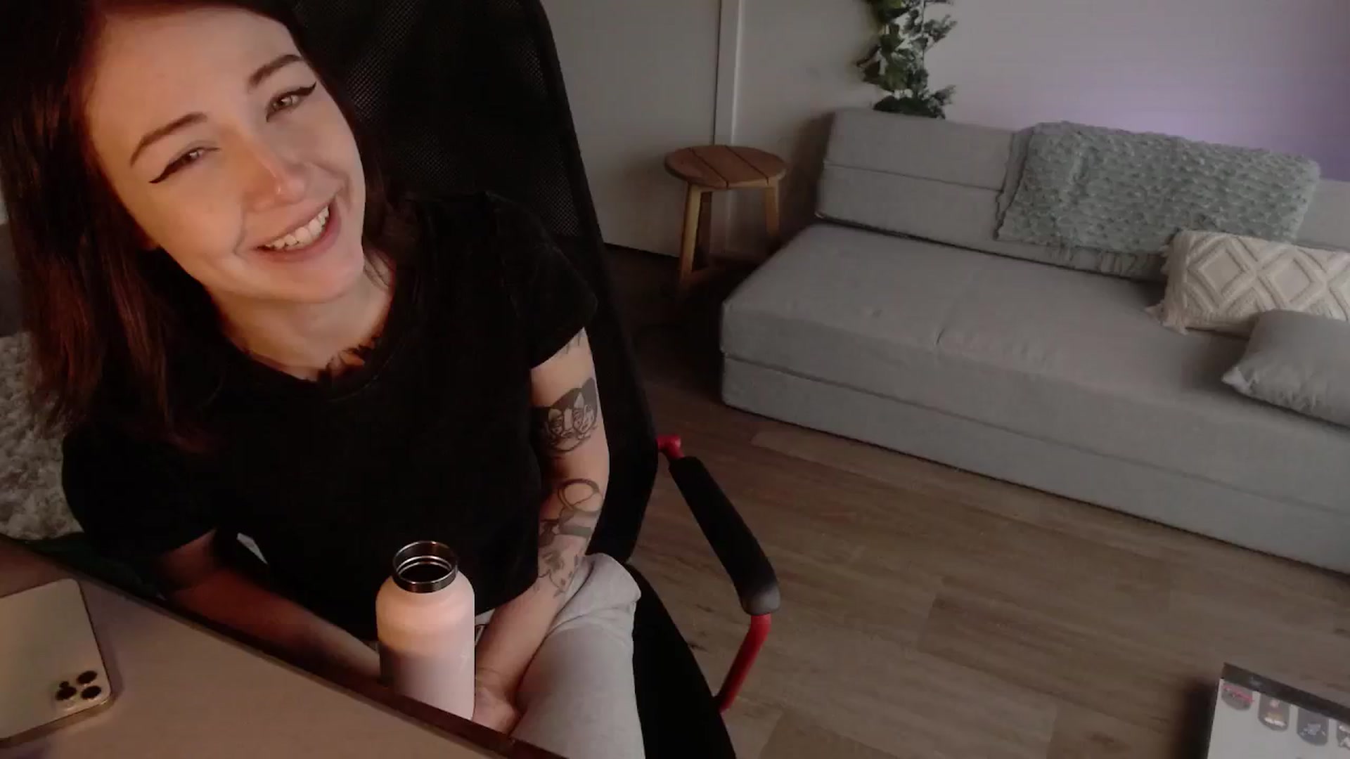 Gallery image thumbnail from cuteholly's myfreecams stream on, 10/12/2024, 20:10 image 15 of 20