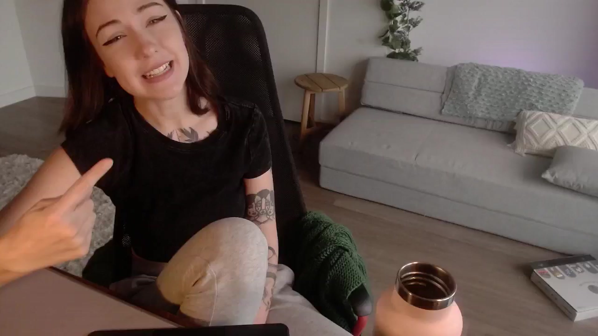 Gallery image thumbnail from cuteholly's myfreecams stream on, 10/12/2024, 20:10 image 6 of 20
