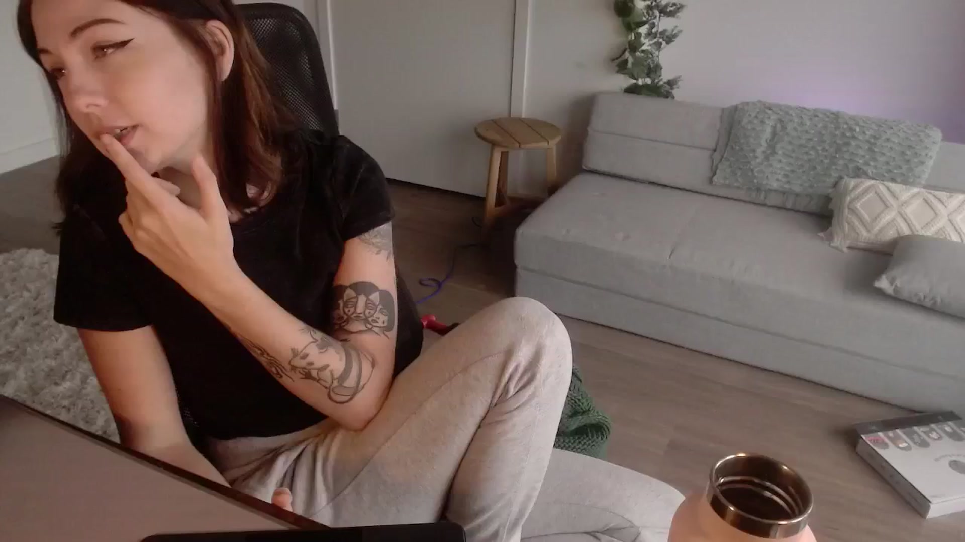 Gallery image thumbnail from cuteholly's myfreecams stream on, 10/12/2024, 20:10 image 7 of 20
