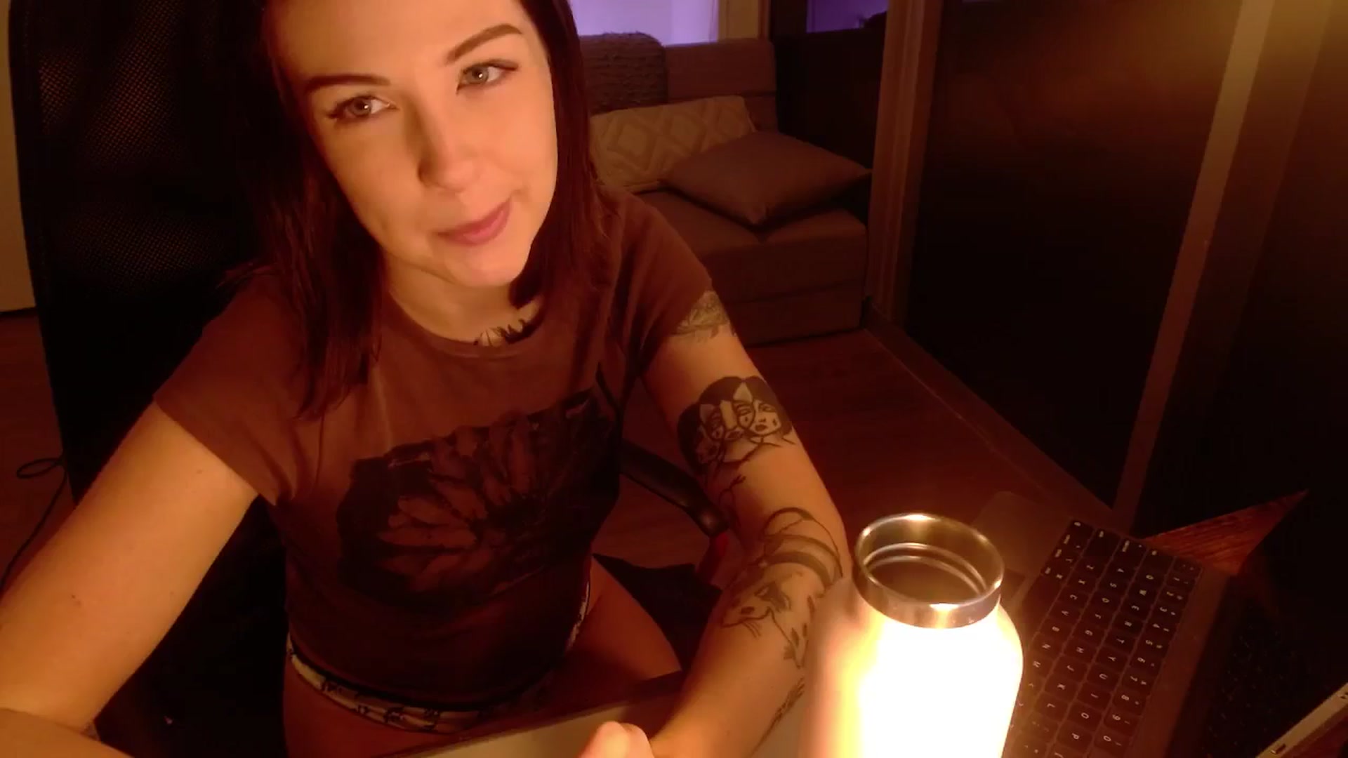 Gallery image thumbnail from cuteholly's myfreecams stream on, 10/15/2024, 23:31 image 16 of 20