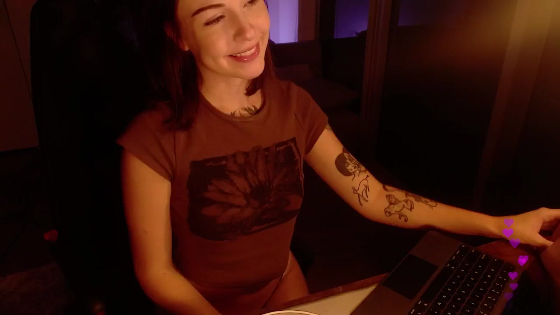 Gallery image thumbnail from cuteholly's myfreecams stream on, 10/15/2024, 23:31 image 8 of 20