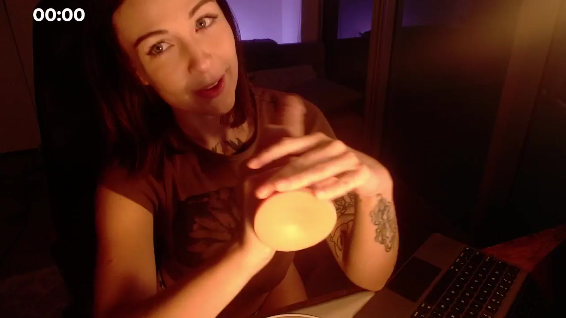 Gallery image thumbnail from cuteholly's myfreecams stream on, 10/15/2024, 23:31 image 5 of 20