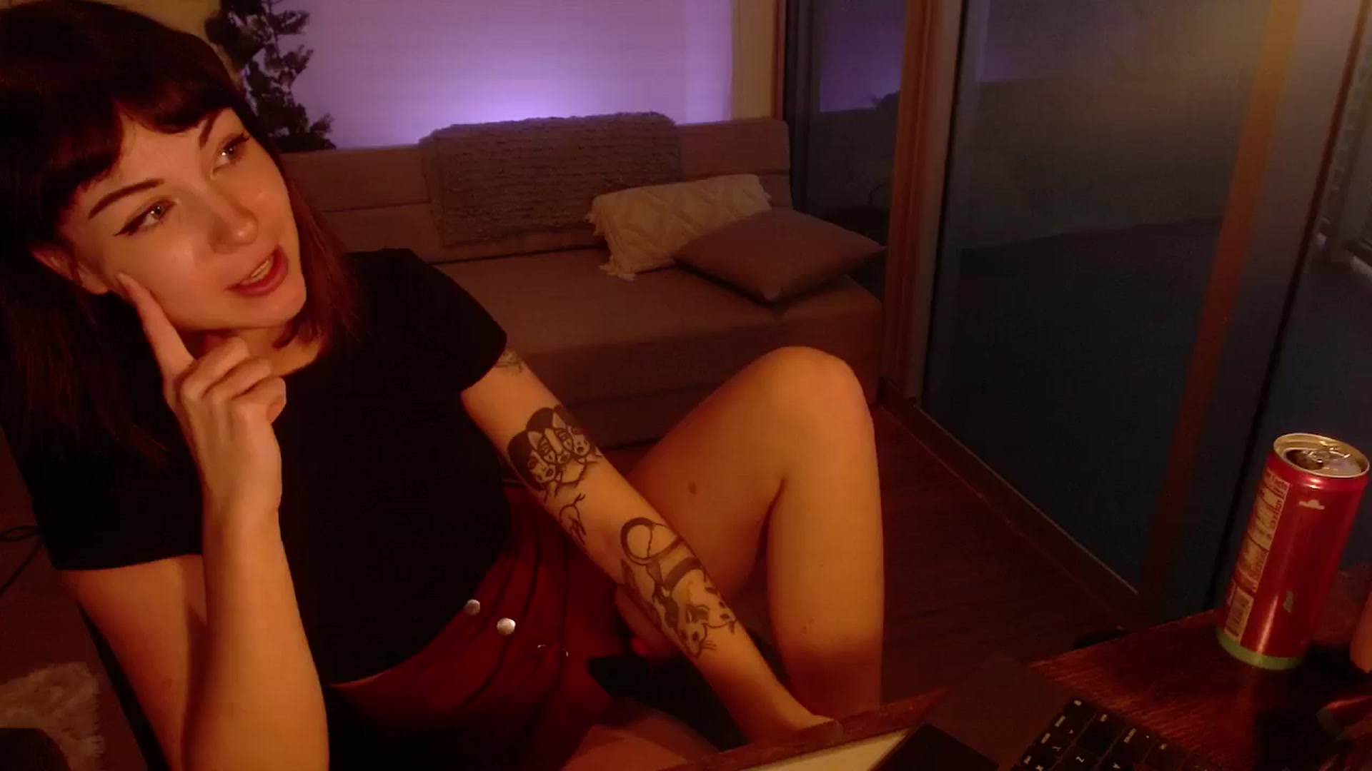 Gallery image thumbnail from cuteholly's myfreecams stream on, 10/18/2024, 22:25 image 5 of 20
