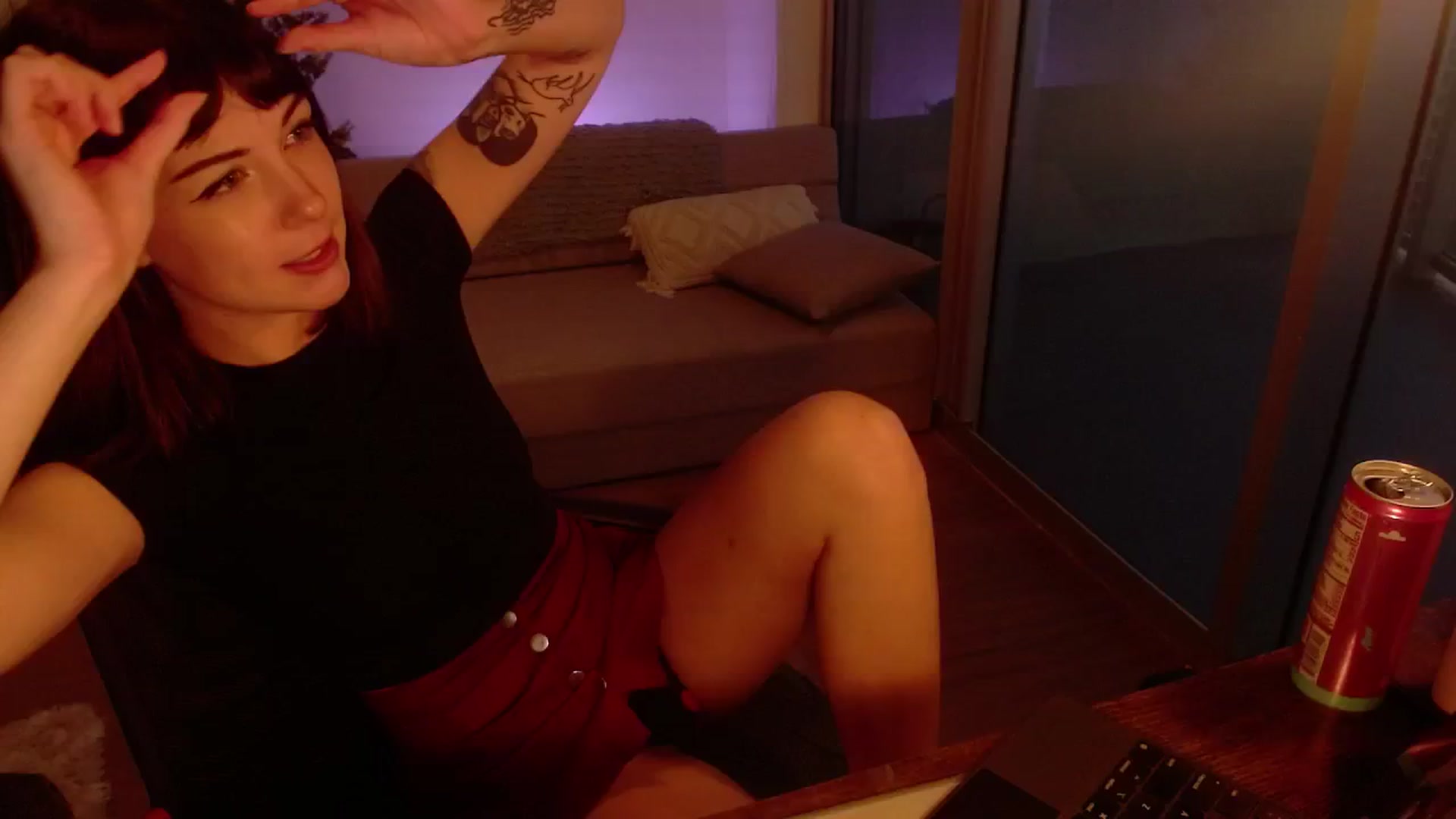 Gallery image thumbnail from cuteholly's myfreecams stream on, 10/18/2024, 22:25 image 7 of 20