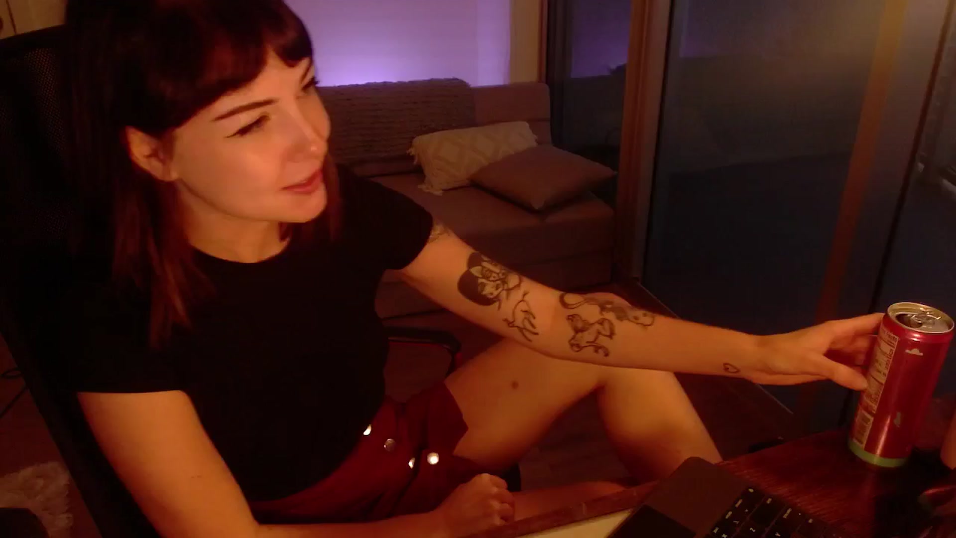 Gallery image thumbnail from cuteholly's myfreecams stream on, 10/18/2024, 22:25 image 12 of 20