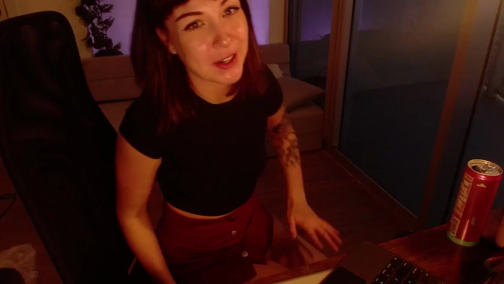 Gallery image thumbnail from cuteholly's myfreecams stream on, 10/18/2024, 22:25 image 10 of 20