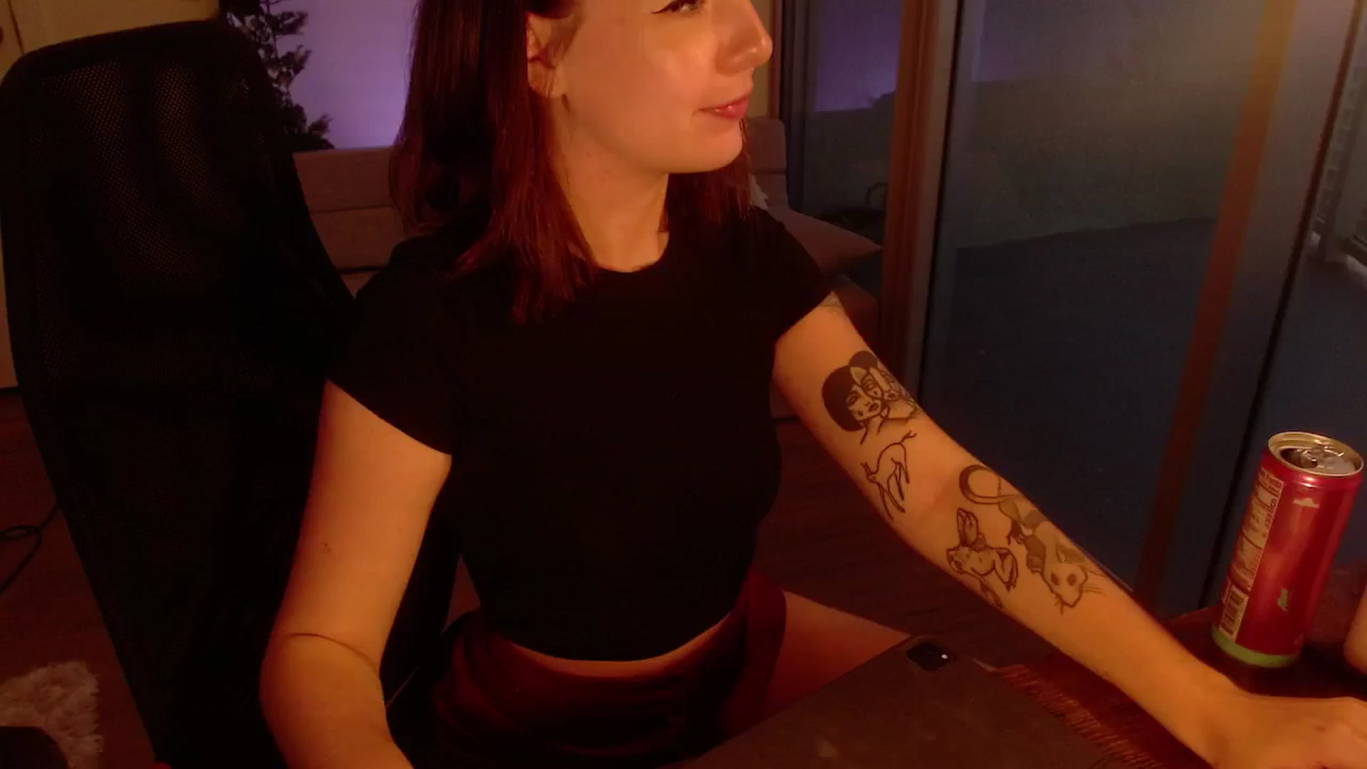 Gallery image thumbnail from cuteholly's myfreecams stream on, 10/18/2024, 22:25 image 2 of 20