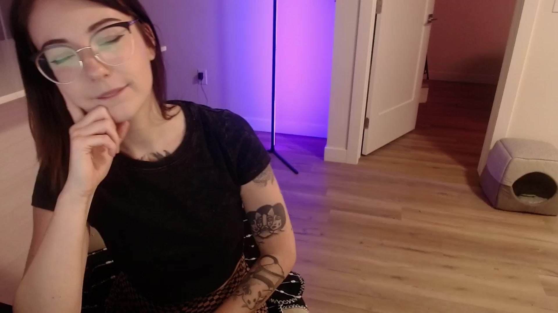 Gallery image thumbnail from cuteholly's myfreecams stream on, 11/03/2024, 01:52 image 16 of 20