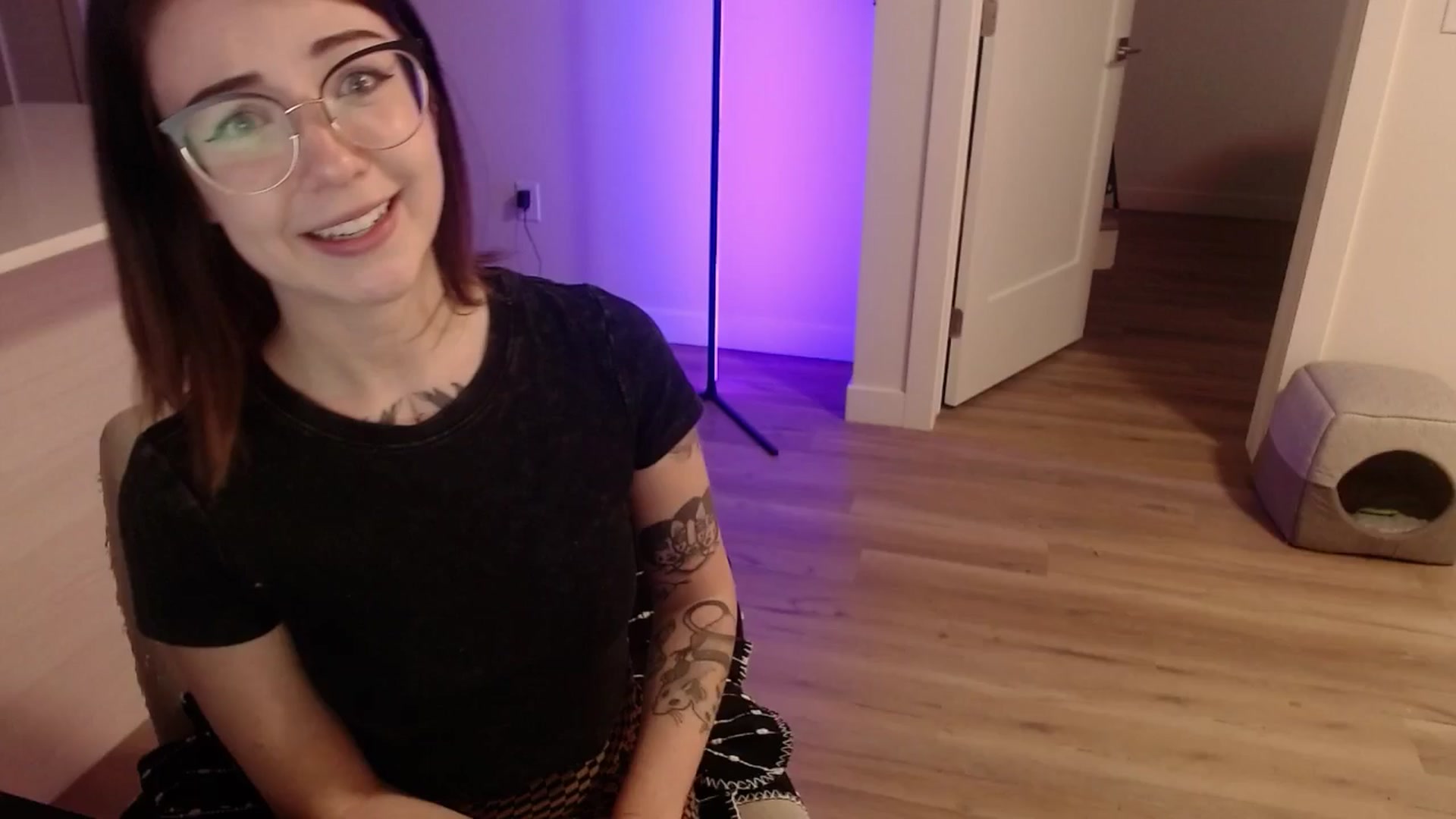 Gallery image thumbnail from cuteholly's myfreecams stream on, 11/03/2024, 01:52 image 19 of 20