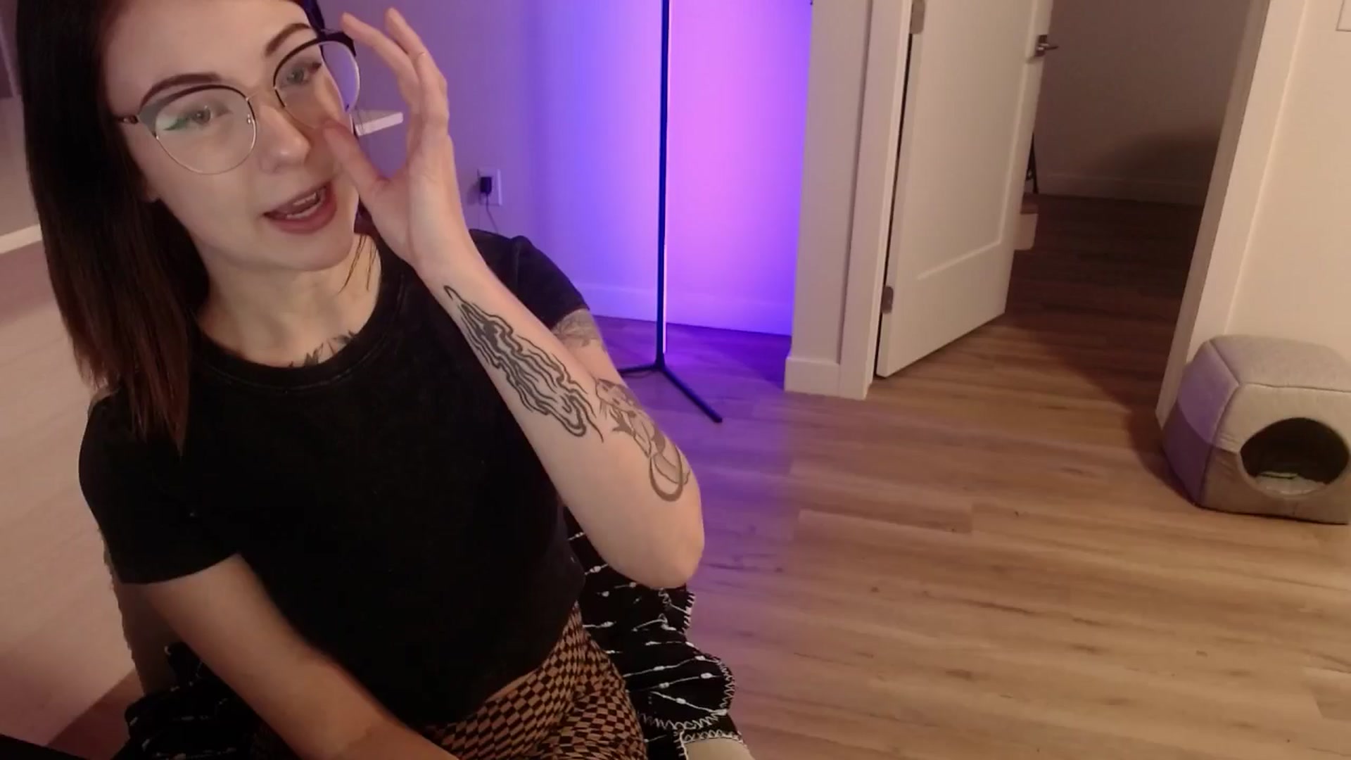 Gallery image thumbnail from cuteholly's myfreecams stream on, 11/03/2024, 01:52 image 18 of 20