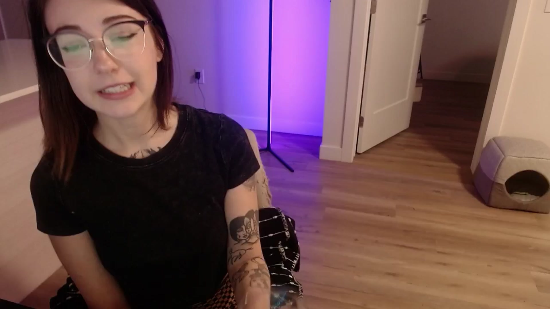Gallery image thumbnail from cuteholly's myfreecams stream on, 11/03/2024, 01:52 image 20 of 20