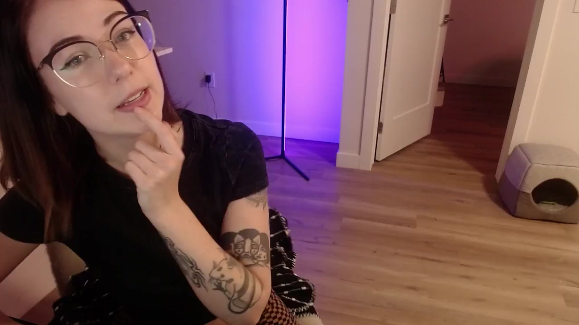 Gallery image thumbnail from cuteholly's myfreecams stream on, 11/03/2024, 01:52 image 14 of 20