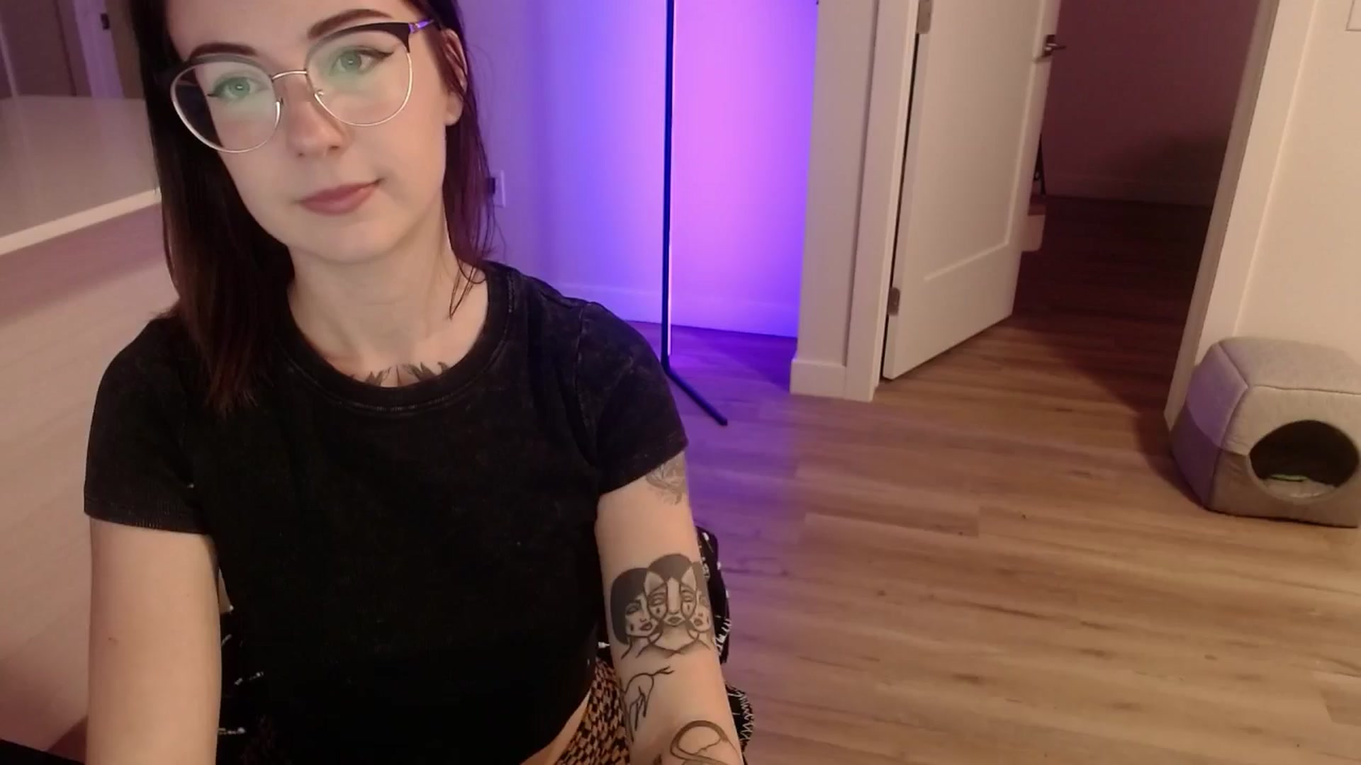 Gallery image thumbnail from cuteholly's myfreecams stream on, 11/03/2024, 01:52 image 13 of 20