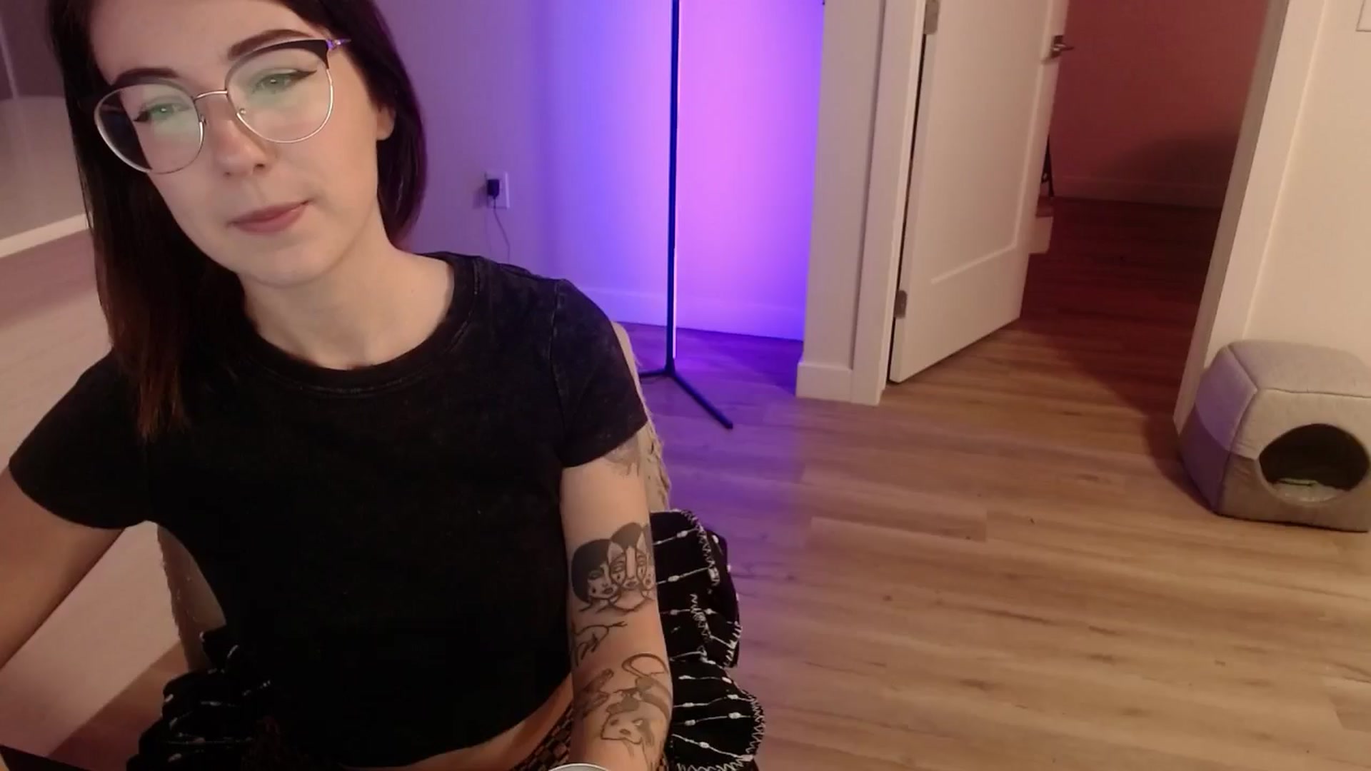Gallery image thumbnail from cuteholly's myfreecams stream on, 11/03/2024, 01:52 image 7 of 20