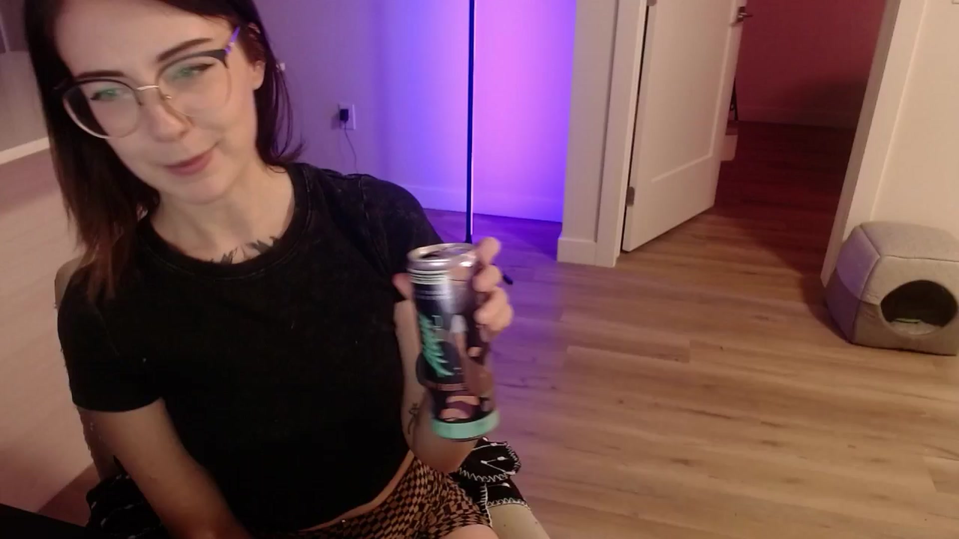 Gallery image thumbnail from cuteholly's myfreecams stream on, 11/03/2024, 02:40 image 11 of 20