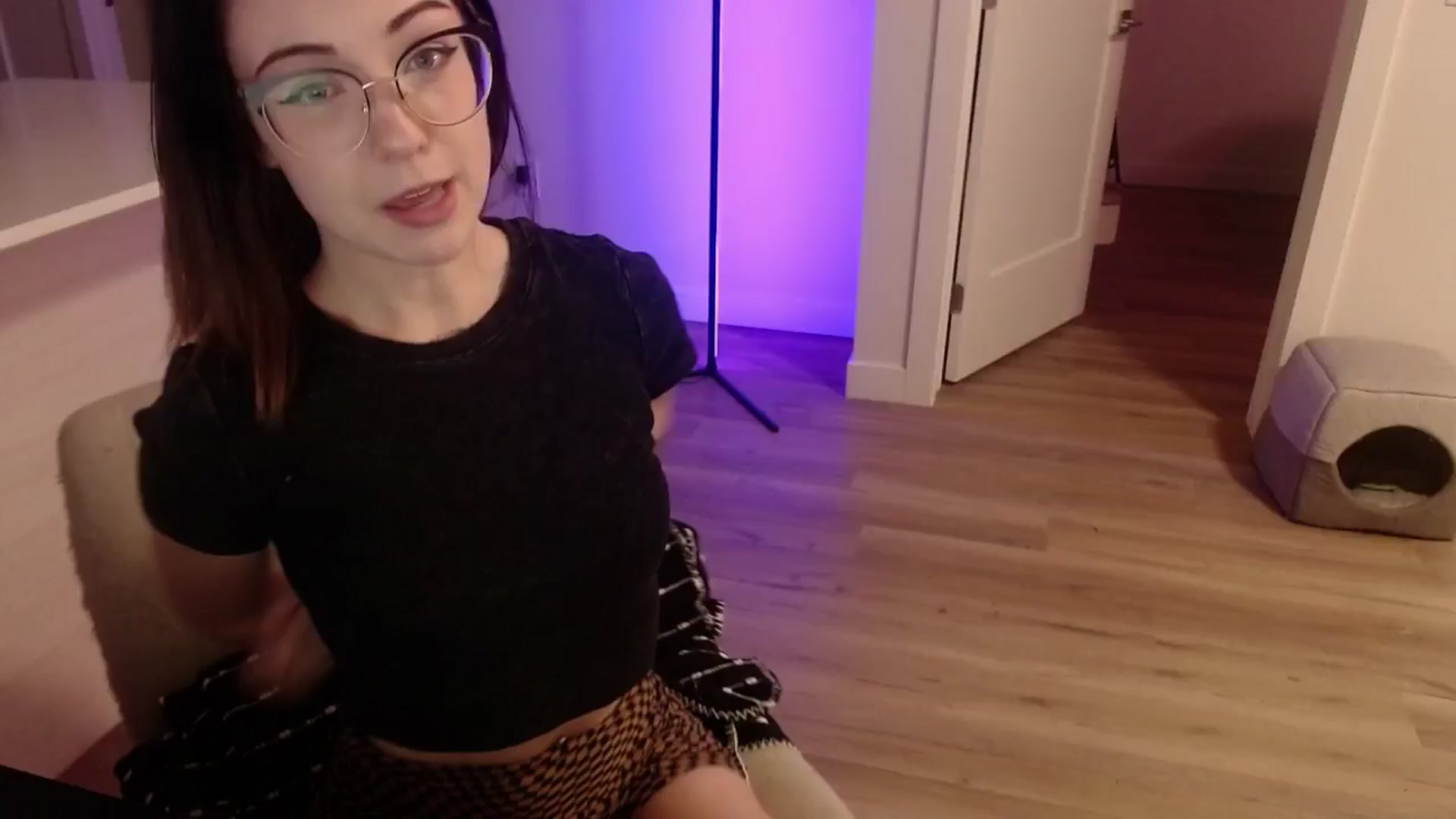 Gallery image thumbnail from cuteholly's myfreecams stream on, 11/03/2024, 02:40 image 6 of 20