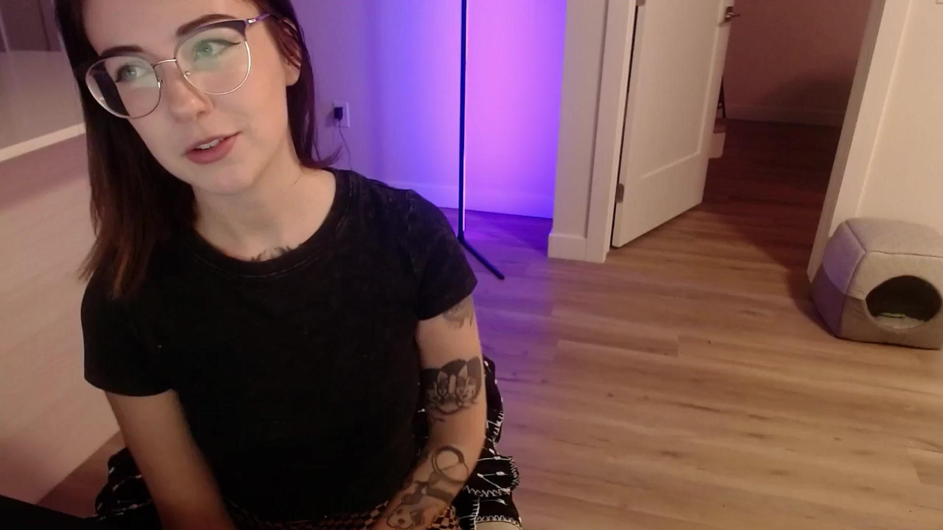 Gallery image thumbnail from cuteholly's myfreecams stream on, 11/03/2024, 02:40 image 10 of 20