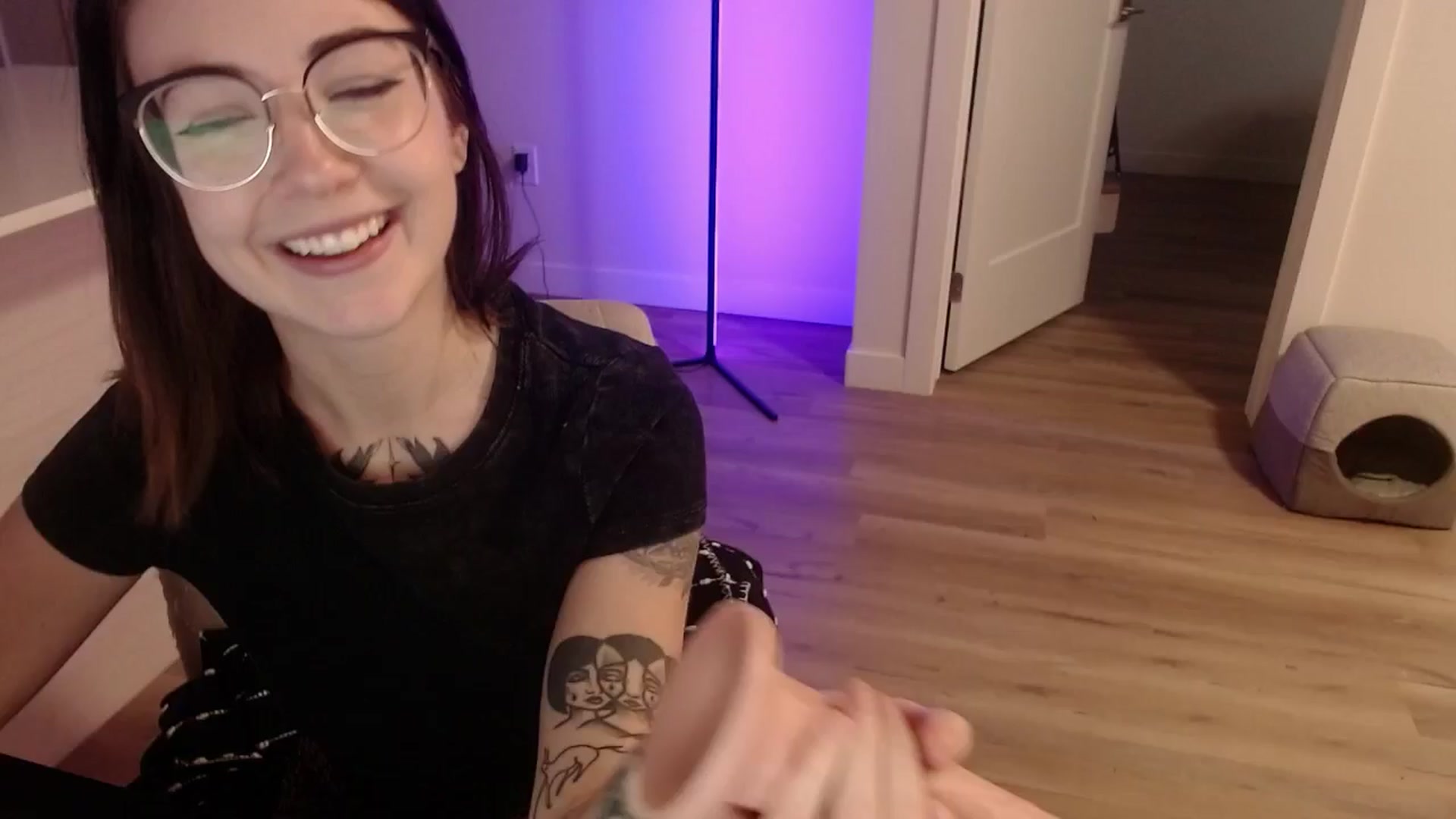 Gallery image thumbnail from cuteholly's myfreecams stream on, 11/03/2024, 02:40 image 20 of 20