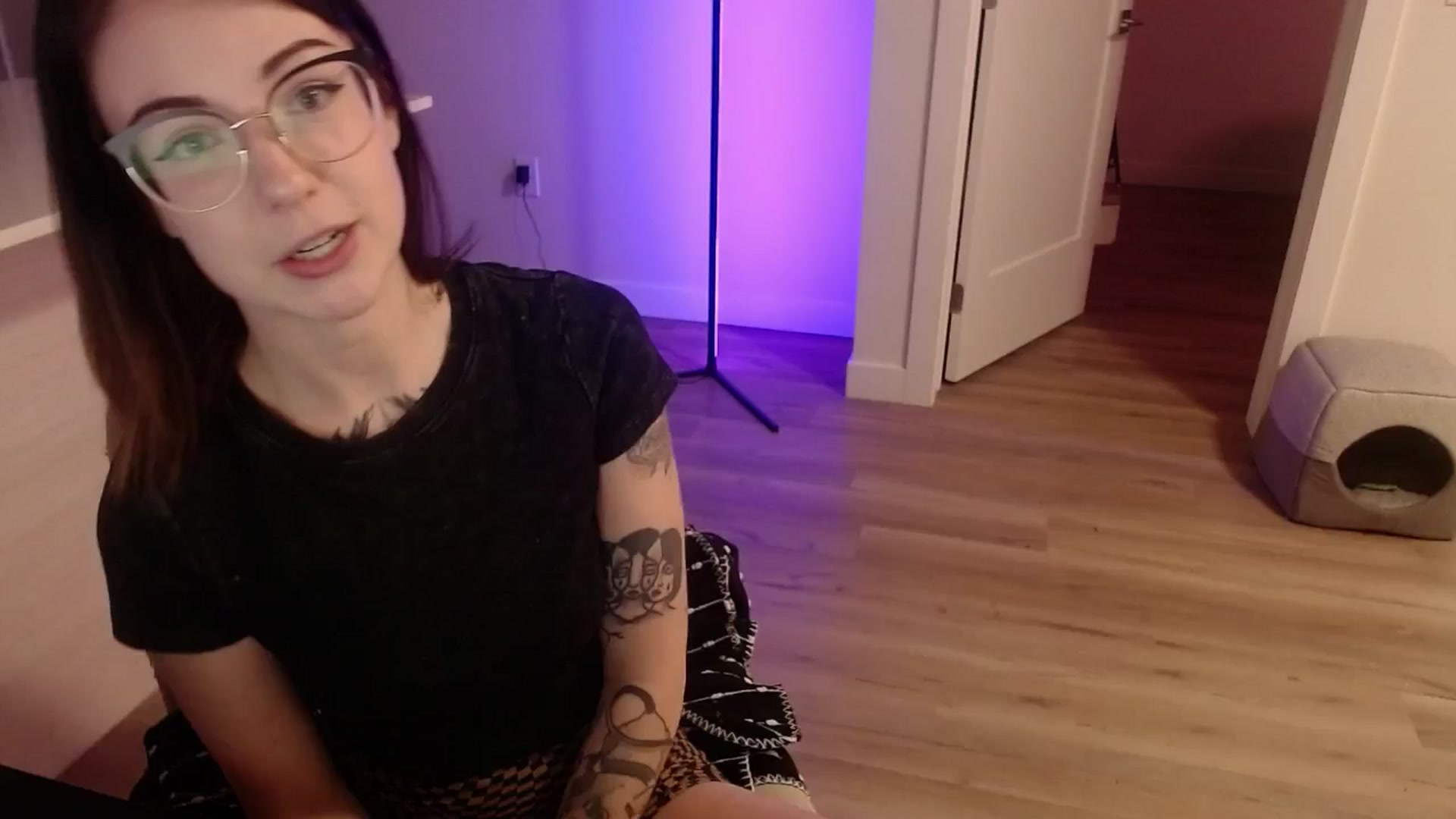 Gallery image thumbnail from cuteholly's myfreecams stream on, 11/03/2024, 02:40 image 12 of 20