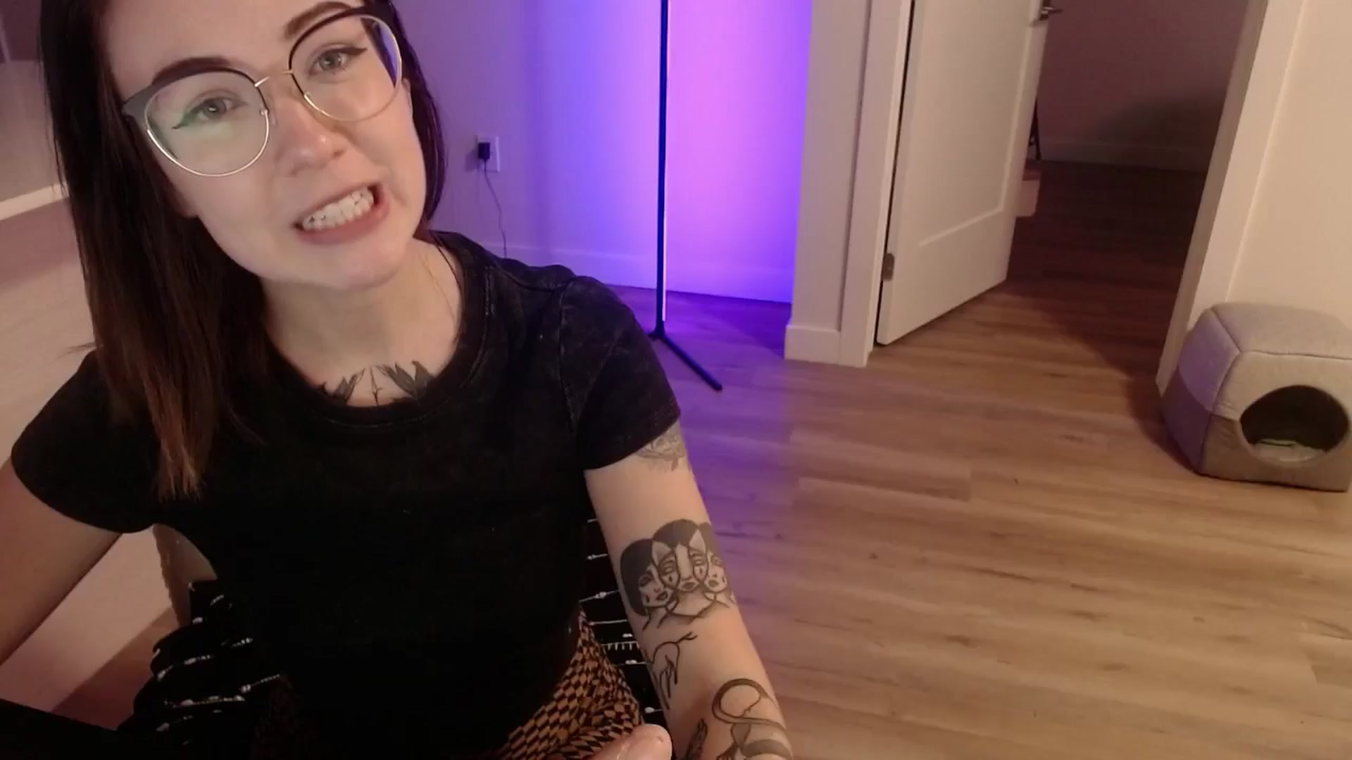 Gallery image thumbnail from cuteholly's myfreecams stream on, 11/03/2024, 02:40 image 19 of 20