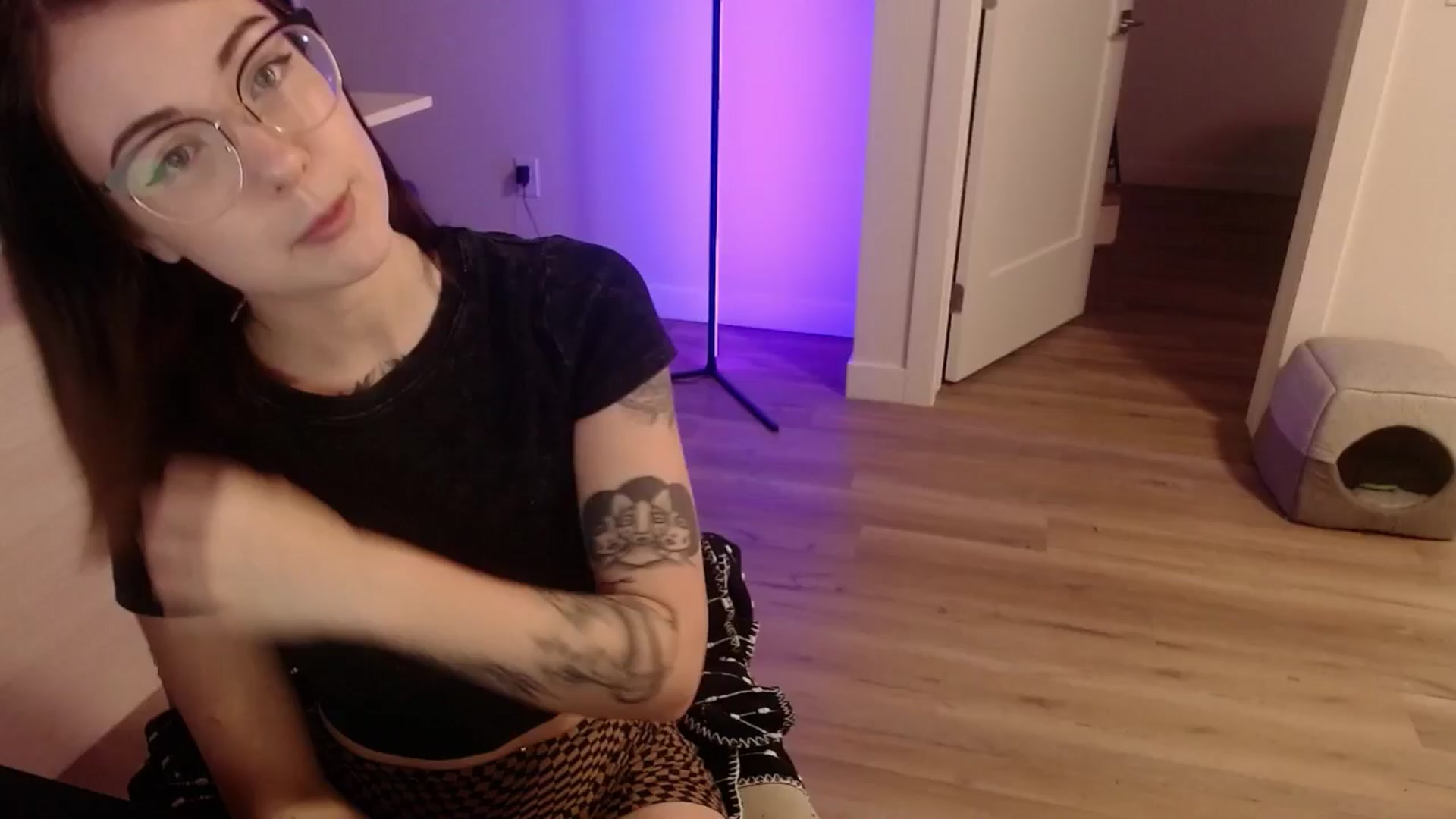 Gallery image thumbnail from cuteholly's myfreecams stream on, 11/03/2024, 02:40 image 5 of 20